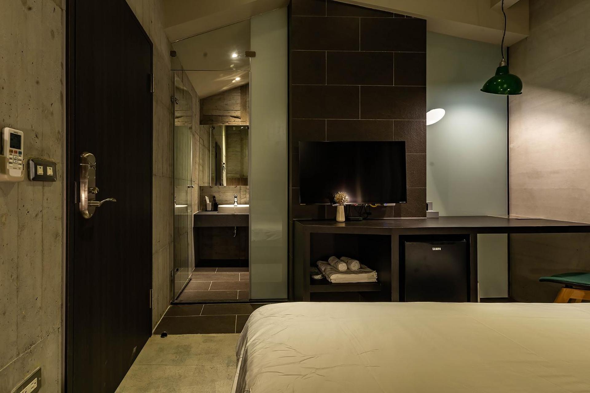 Standard Double Room - Photo 9