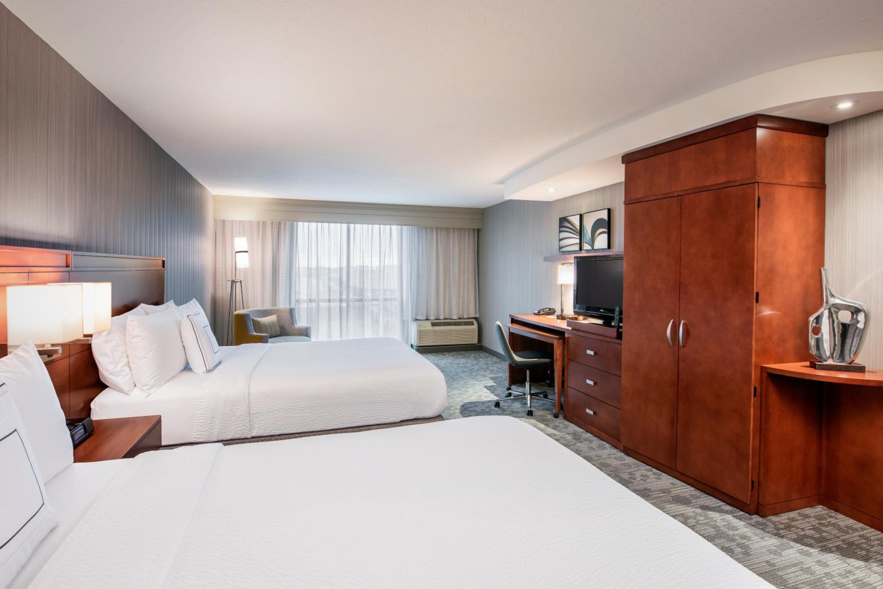 Queen Room with Two Queen Beds and Bathtub - Mobility Access/Hearing Accessible