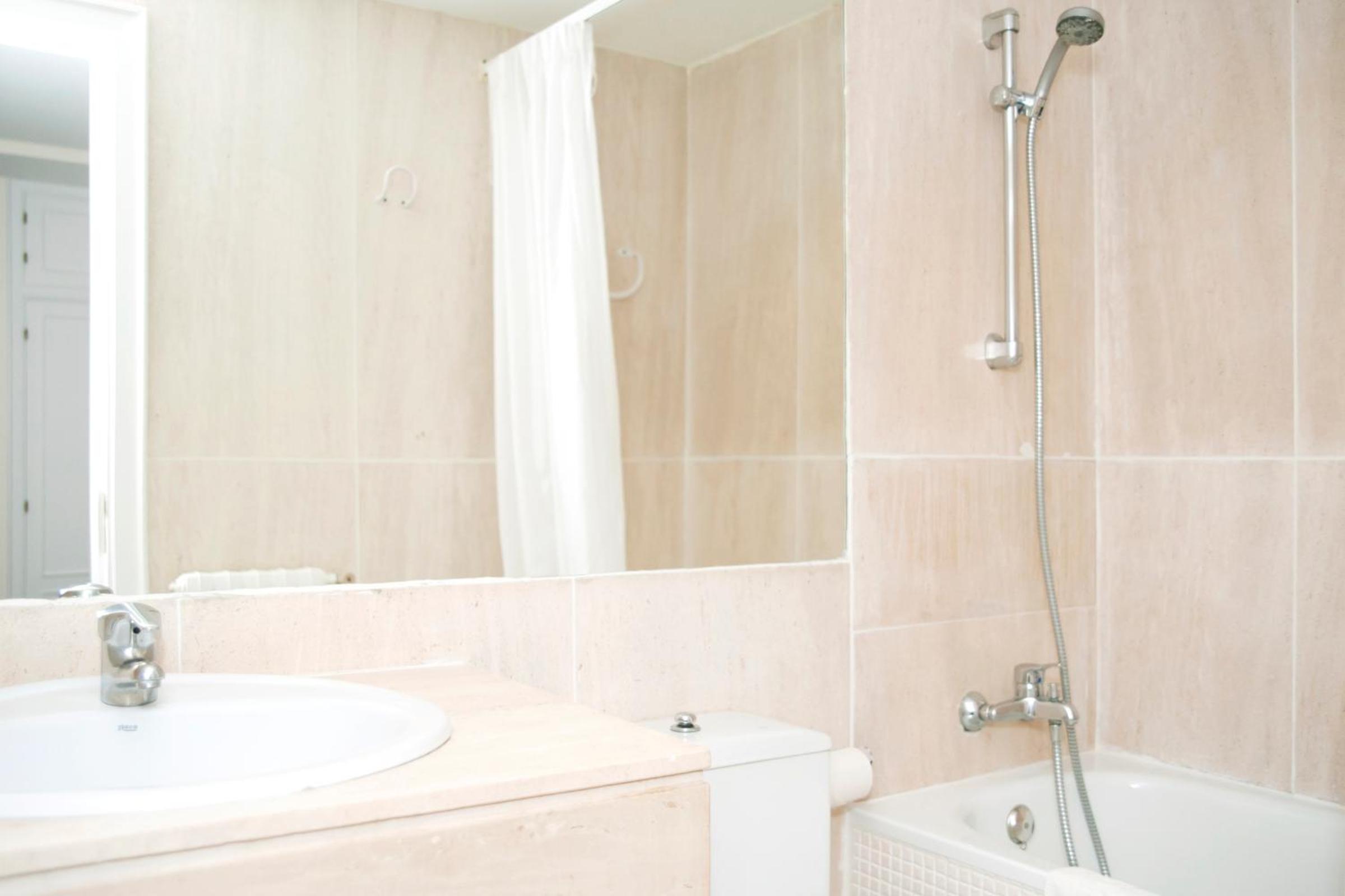 Small Double Room - Photo 2