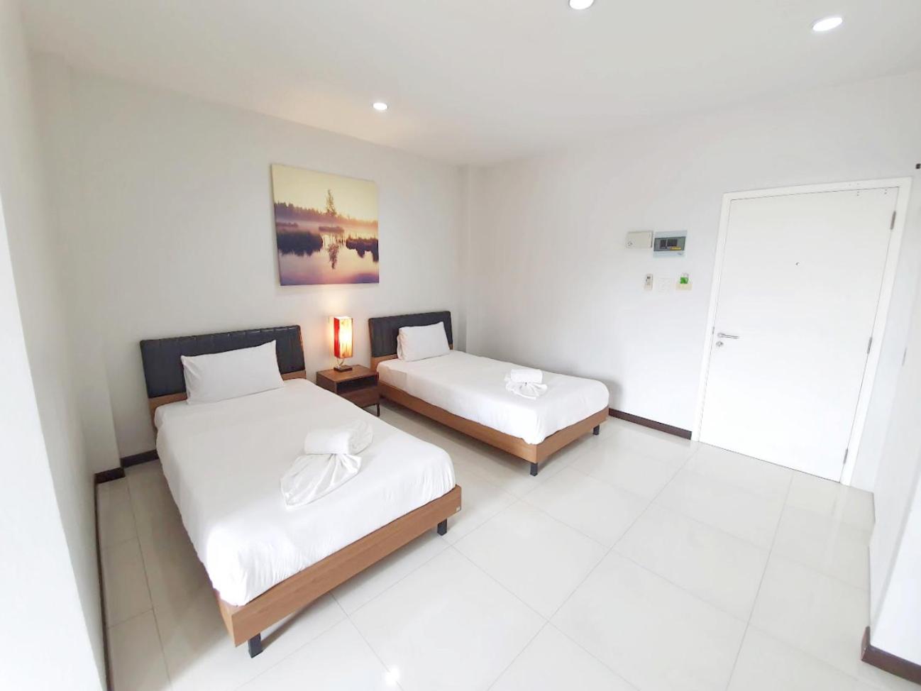 Standard Twin Room - Photo 6