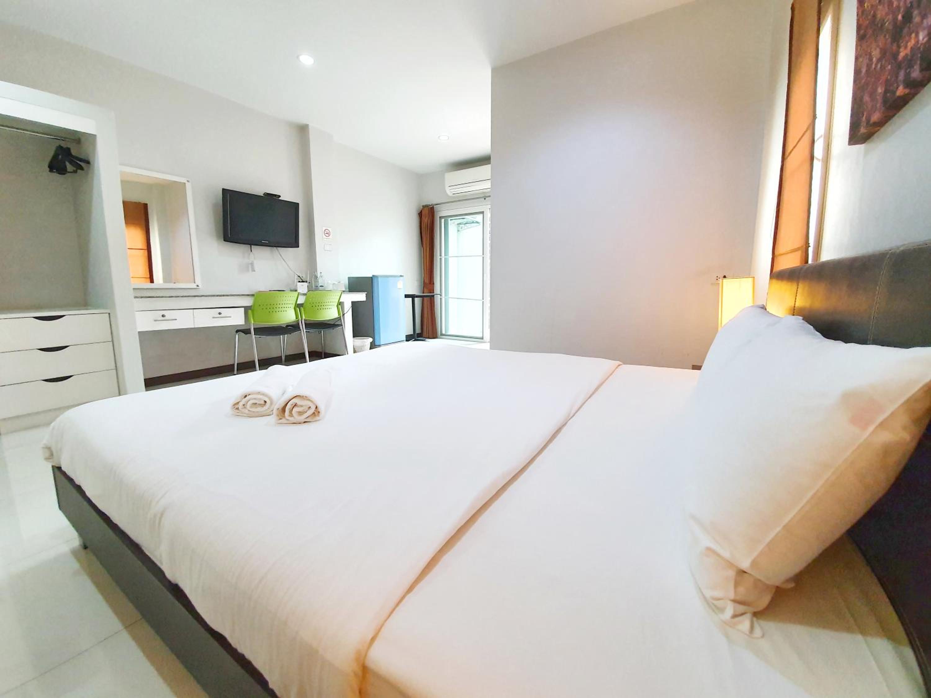 Standard Double Room - Photo 7