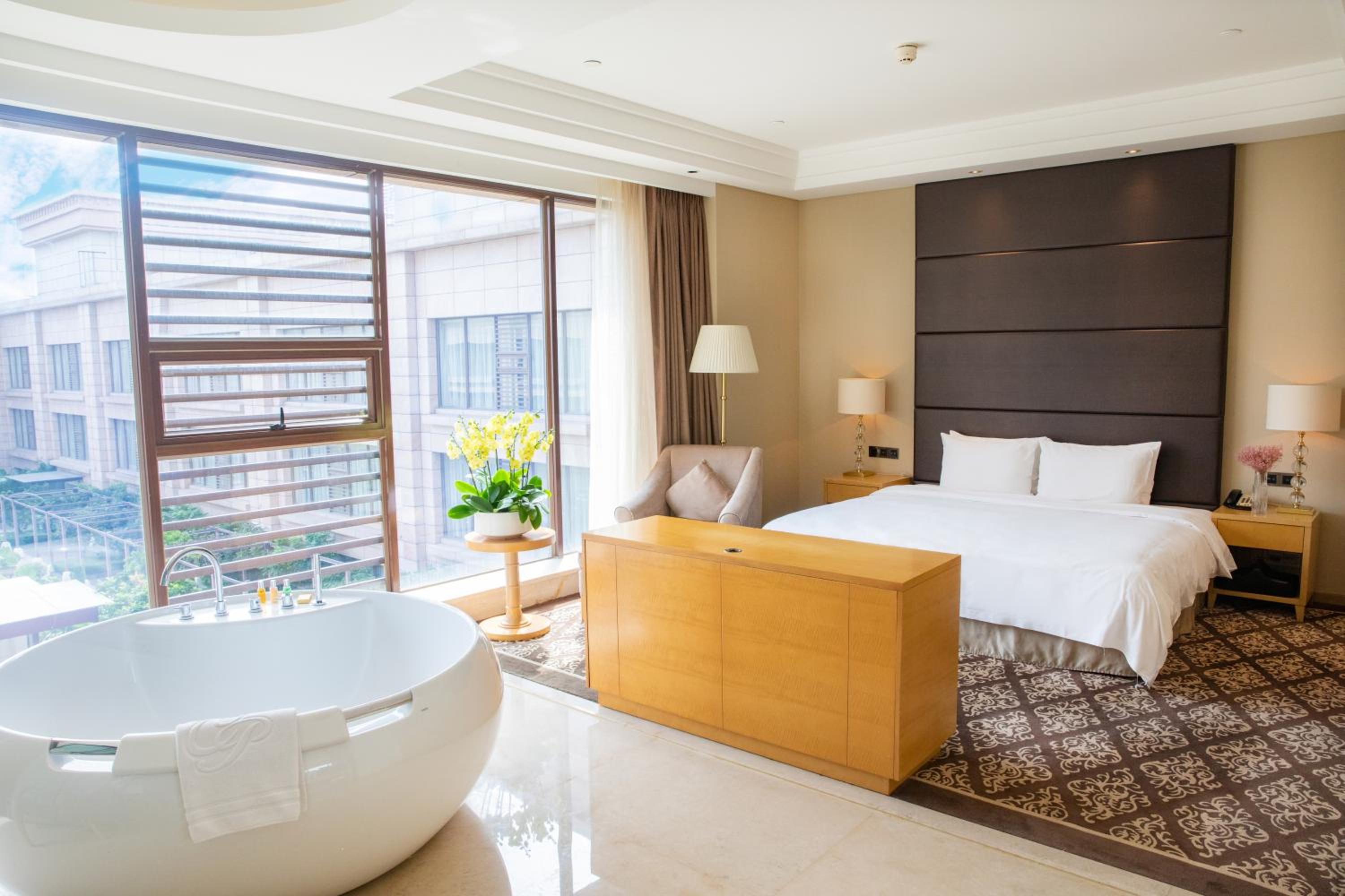 King Room - Non-Smoking - Photo 1
