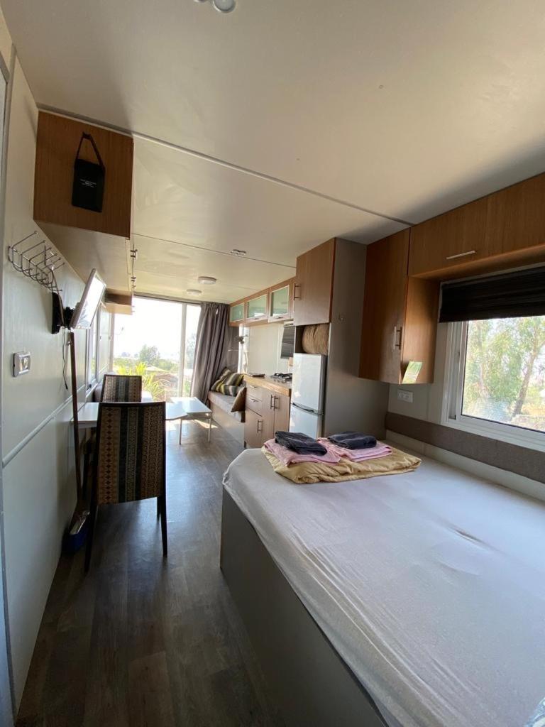 Mobile Home - Photo 4