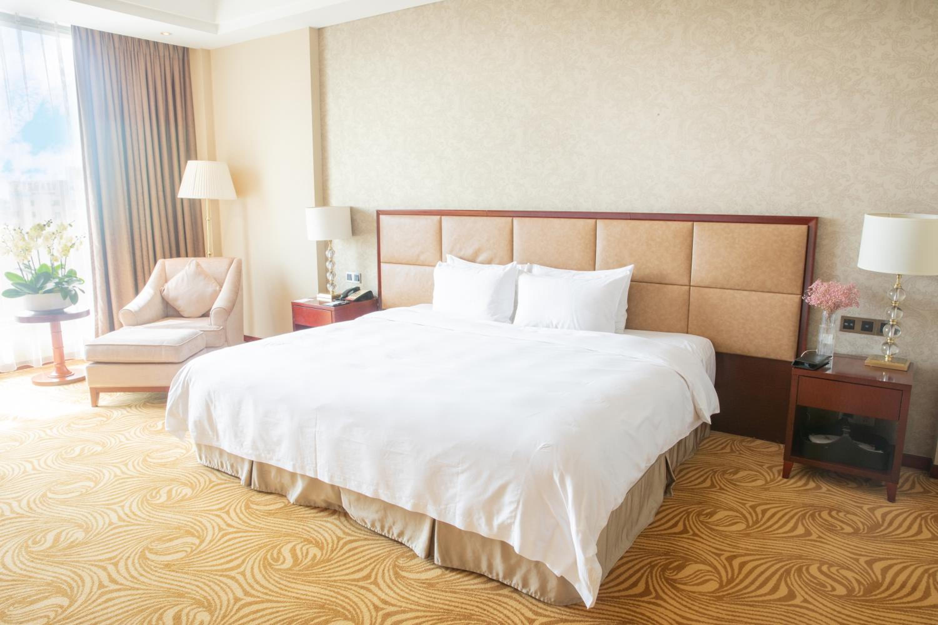 Premium King Room - Photo 1