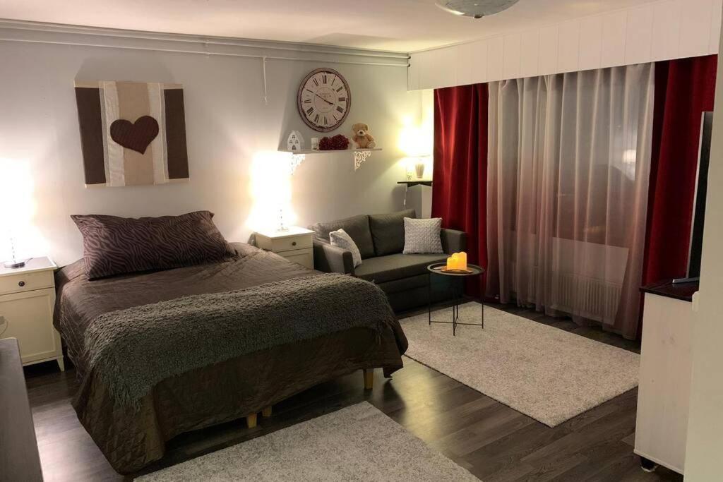 One-Bedroom Apartment - Photo 1