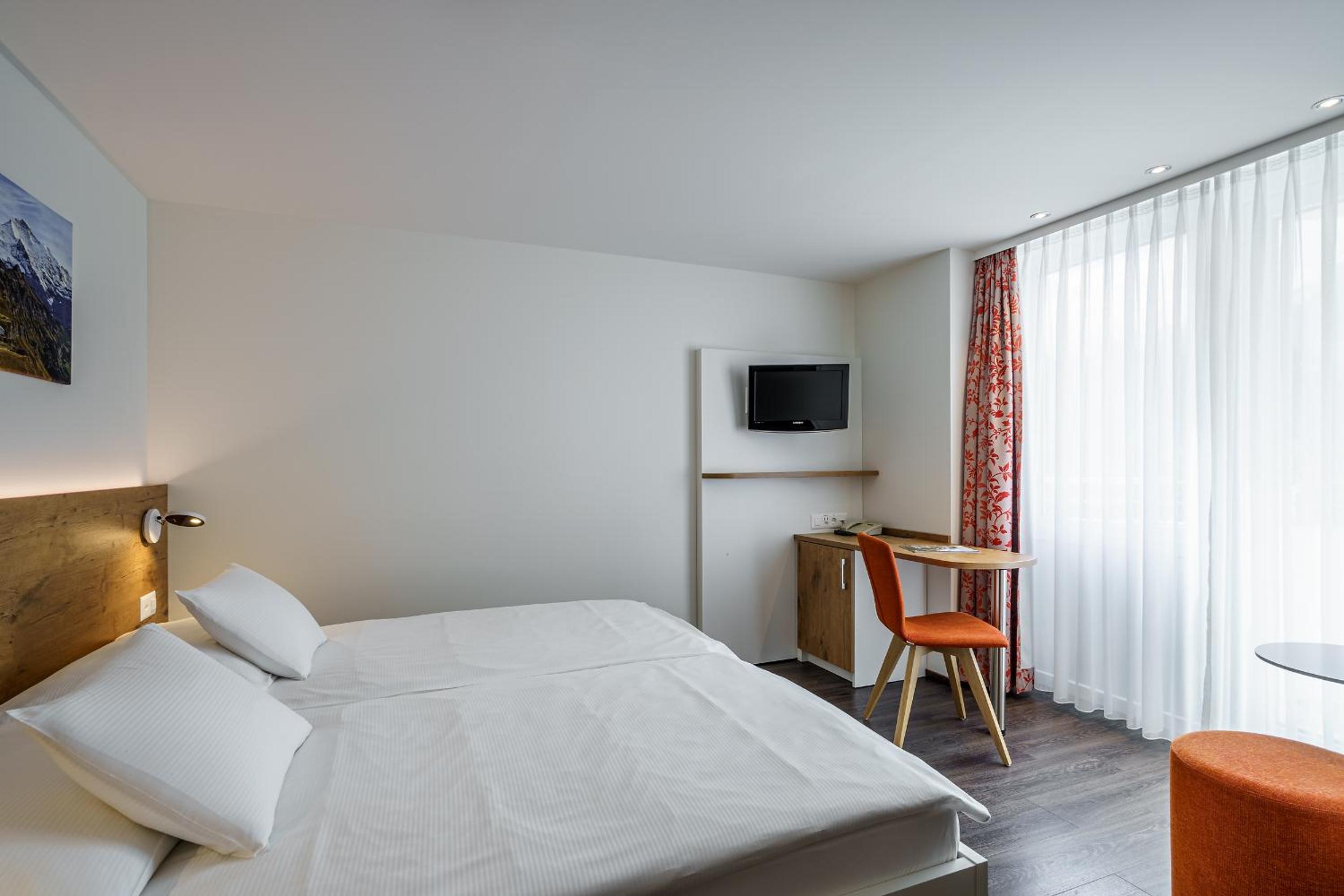 Superior Twin Room with Air Conditioning photo 2
