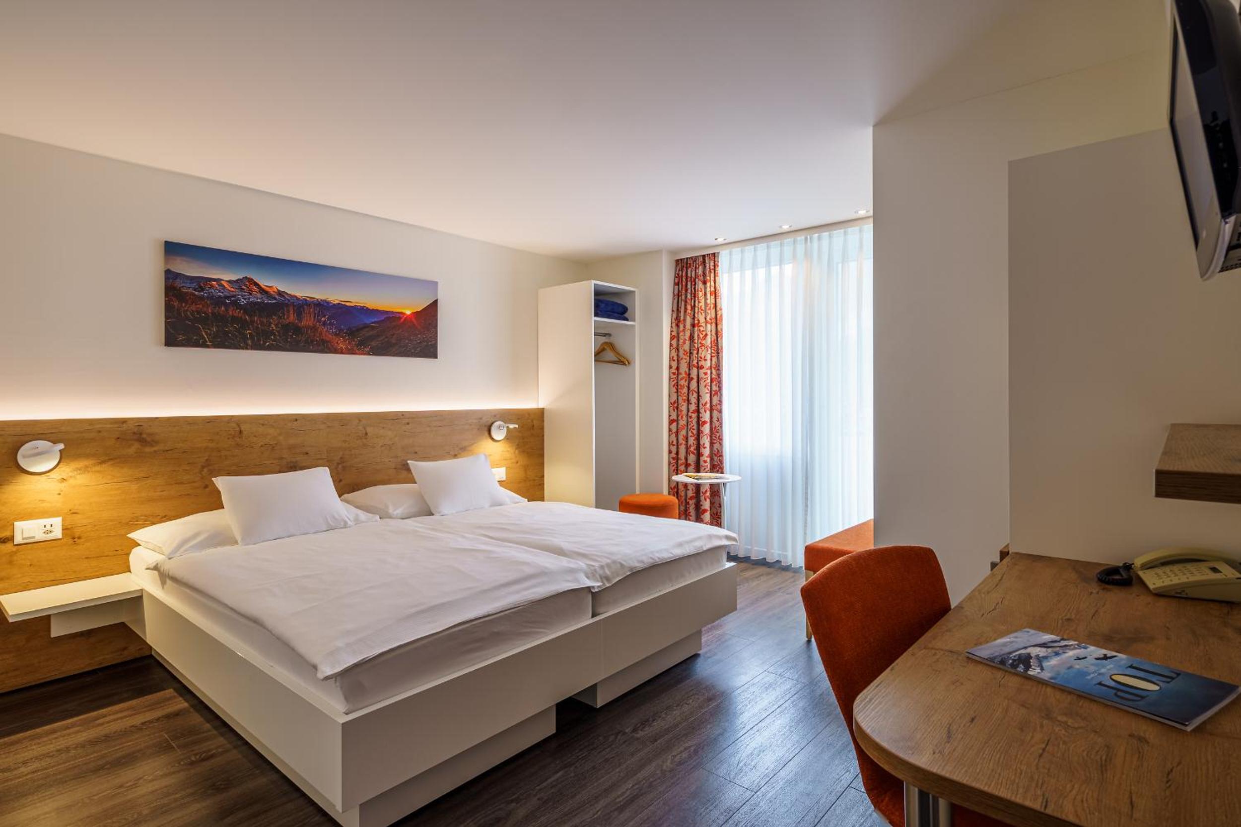 Superior Twin Room with Air Conditioning