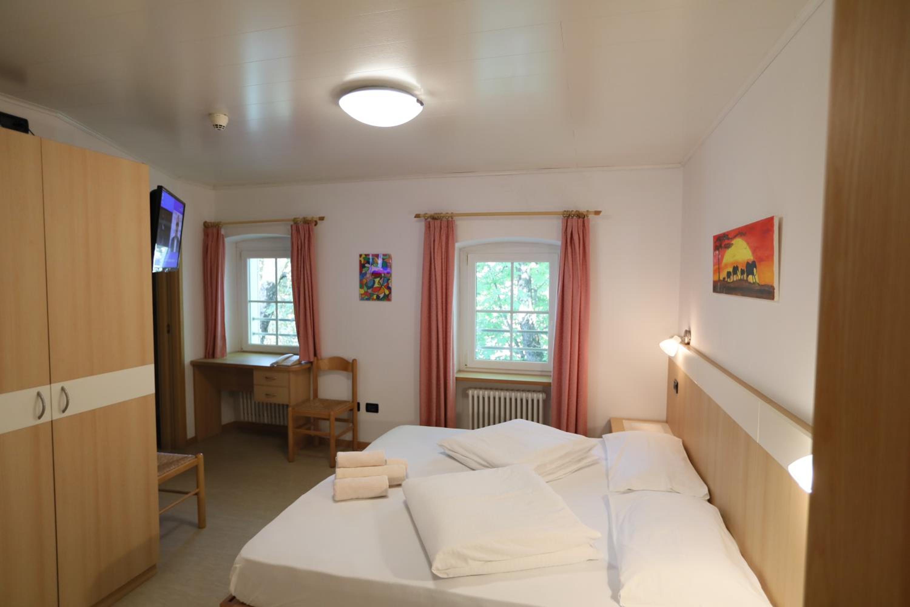 Economy Double Room photo 2