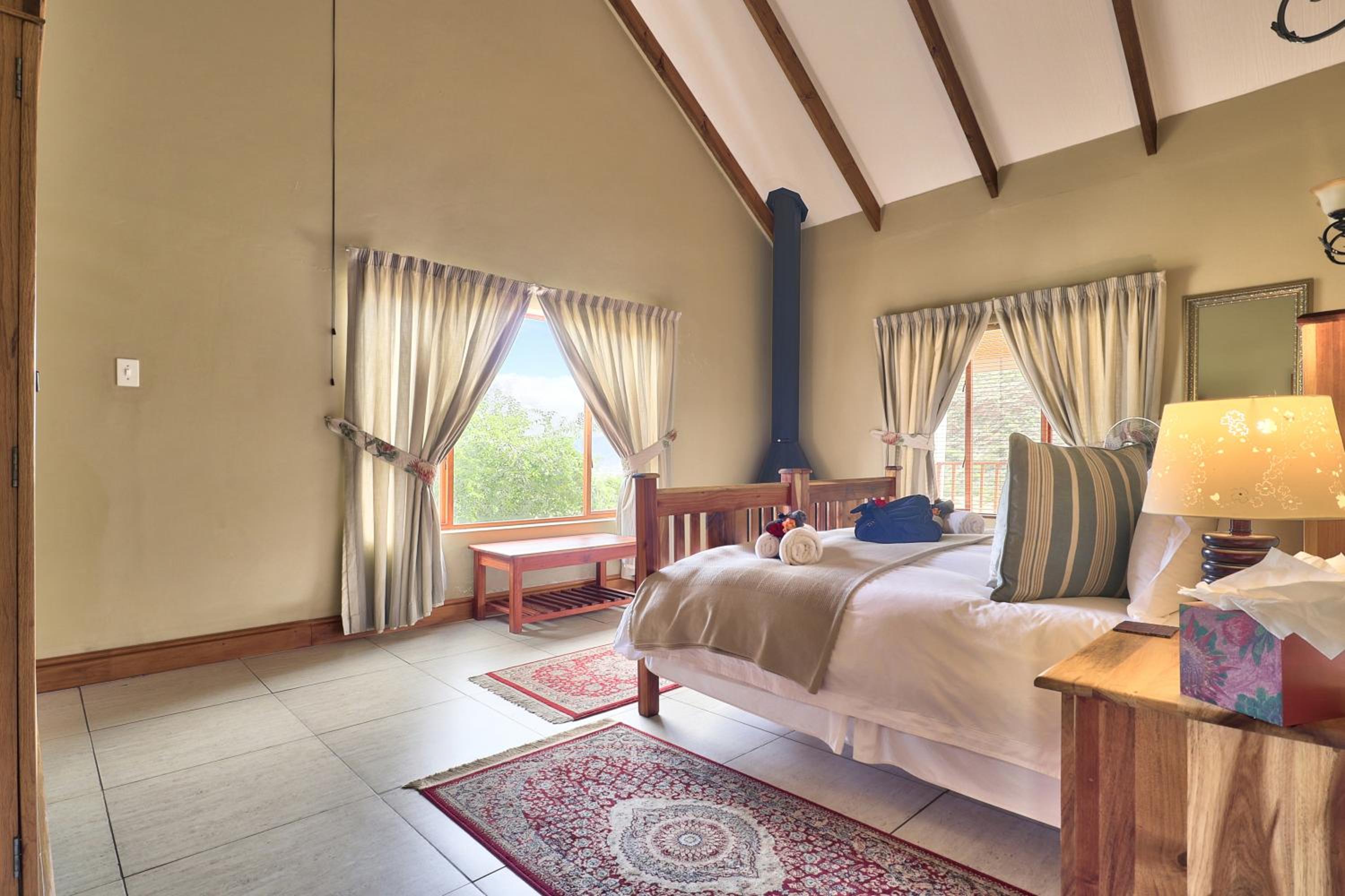 Superior Two-Bedroom Cottage with Mountain View photo 2