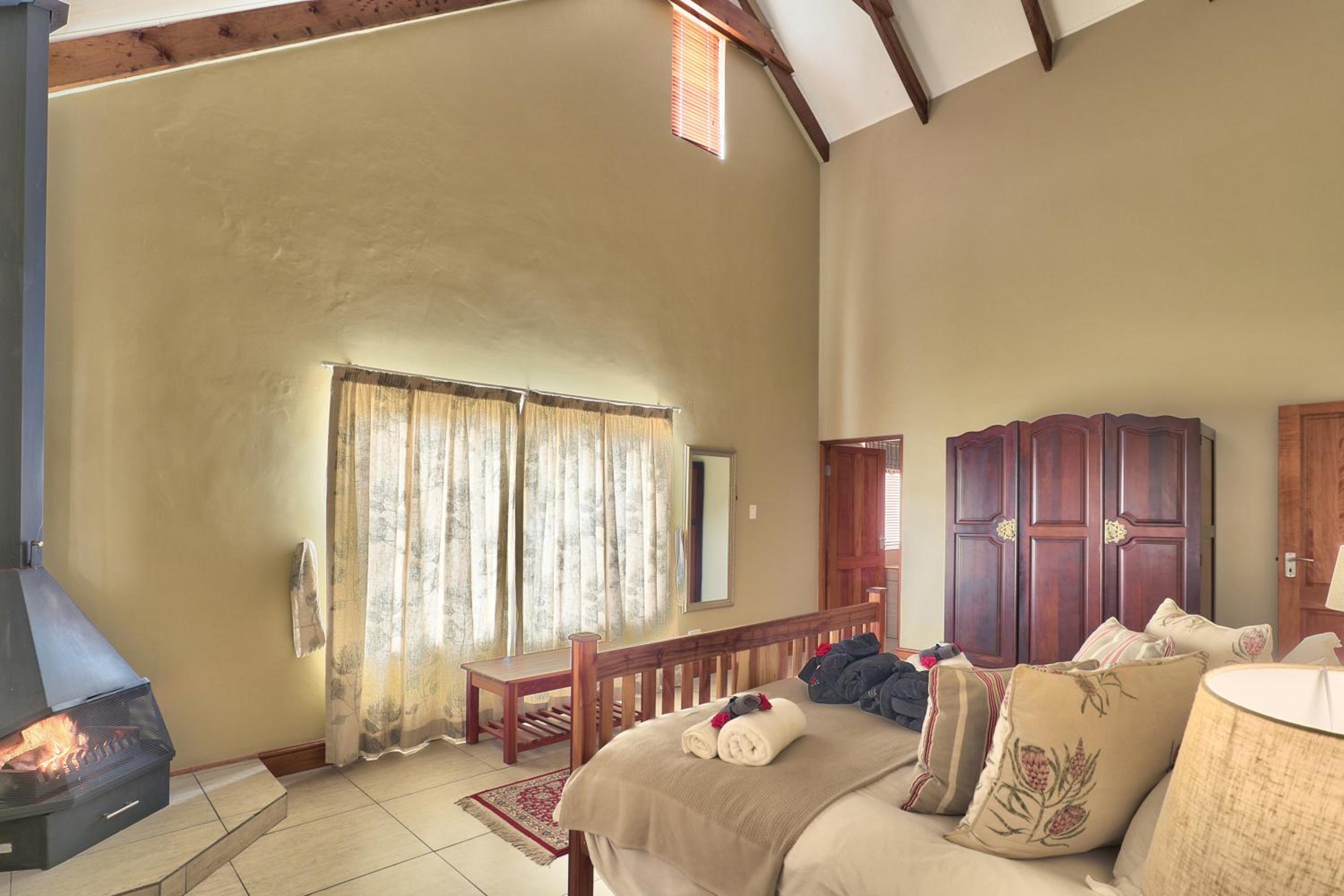 Superior Two-Bedroom Cottage with Mountain View photo 1