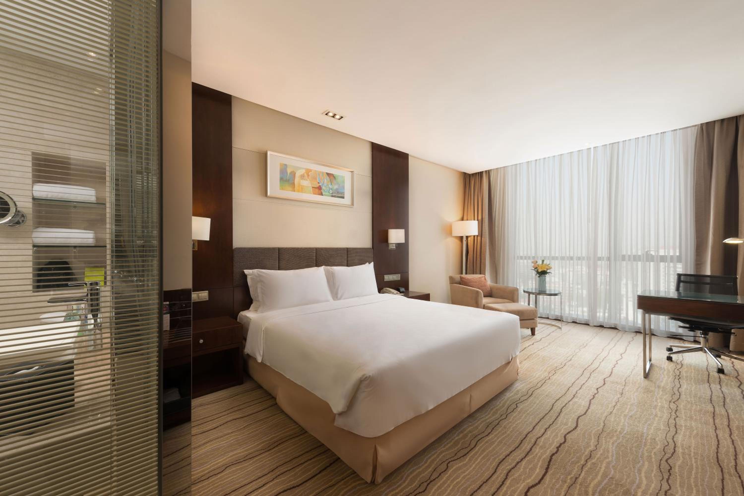 Standard King Room With City View photo 1
