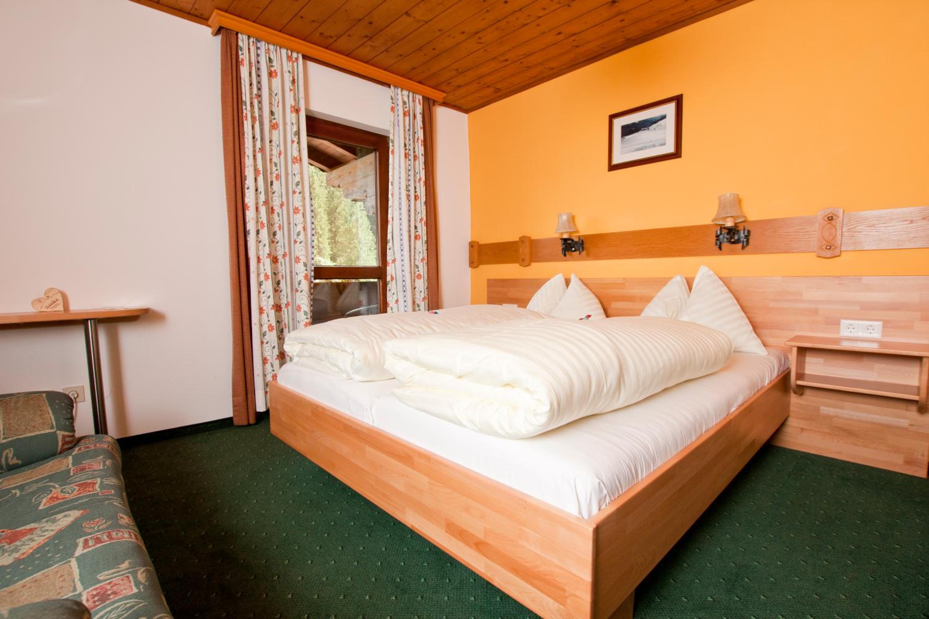 Budget Double Room photo 1
