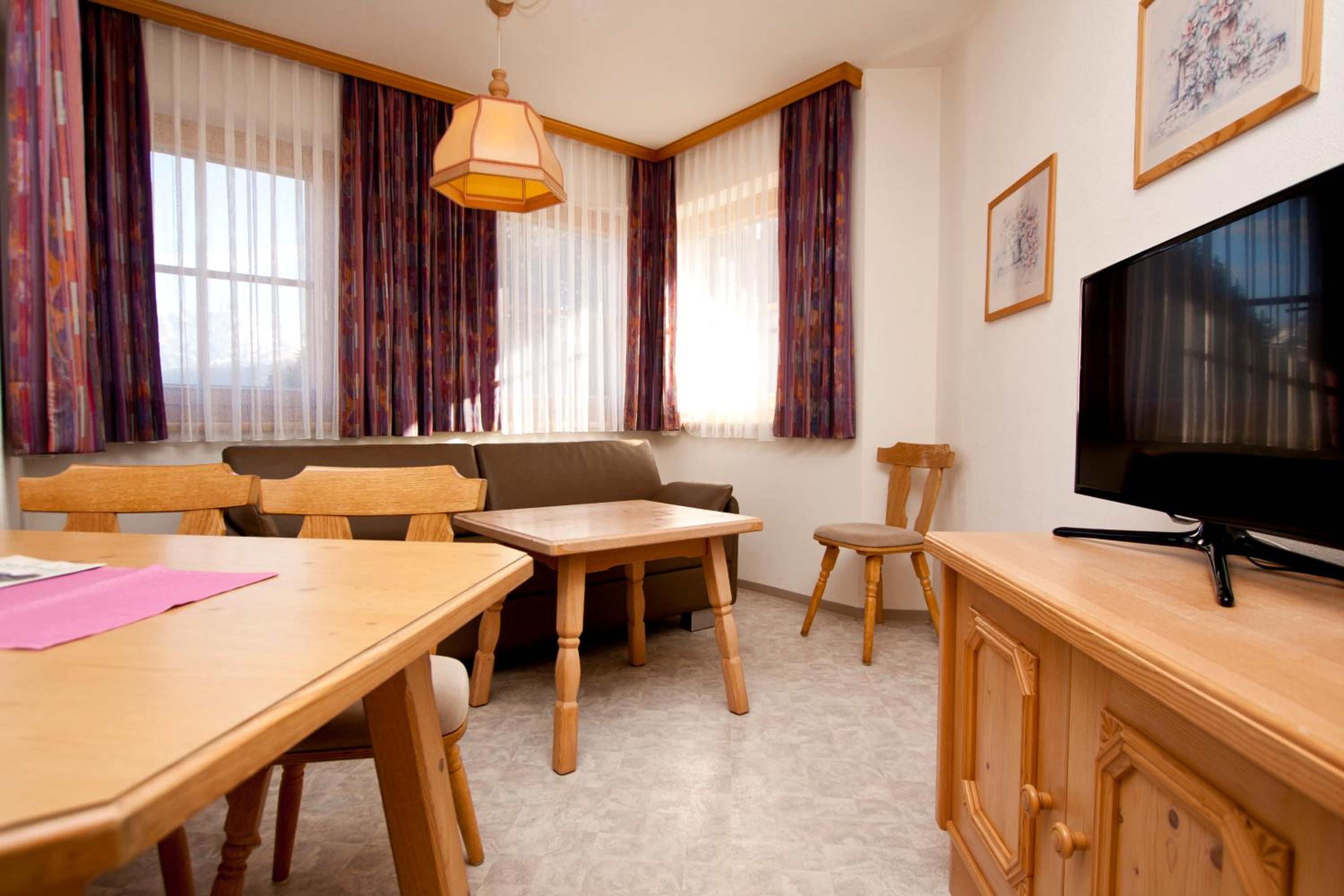 One-Bedroom Apartment with Balcony photo 1