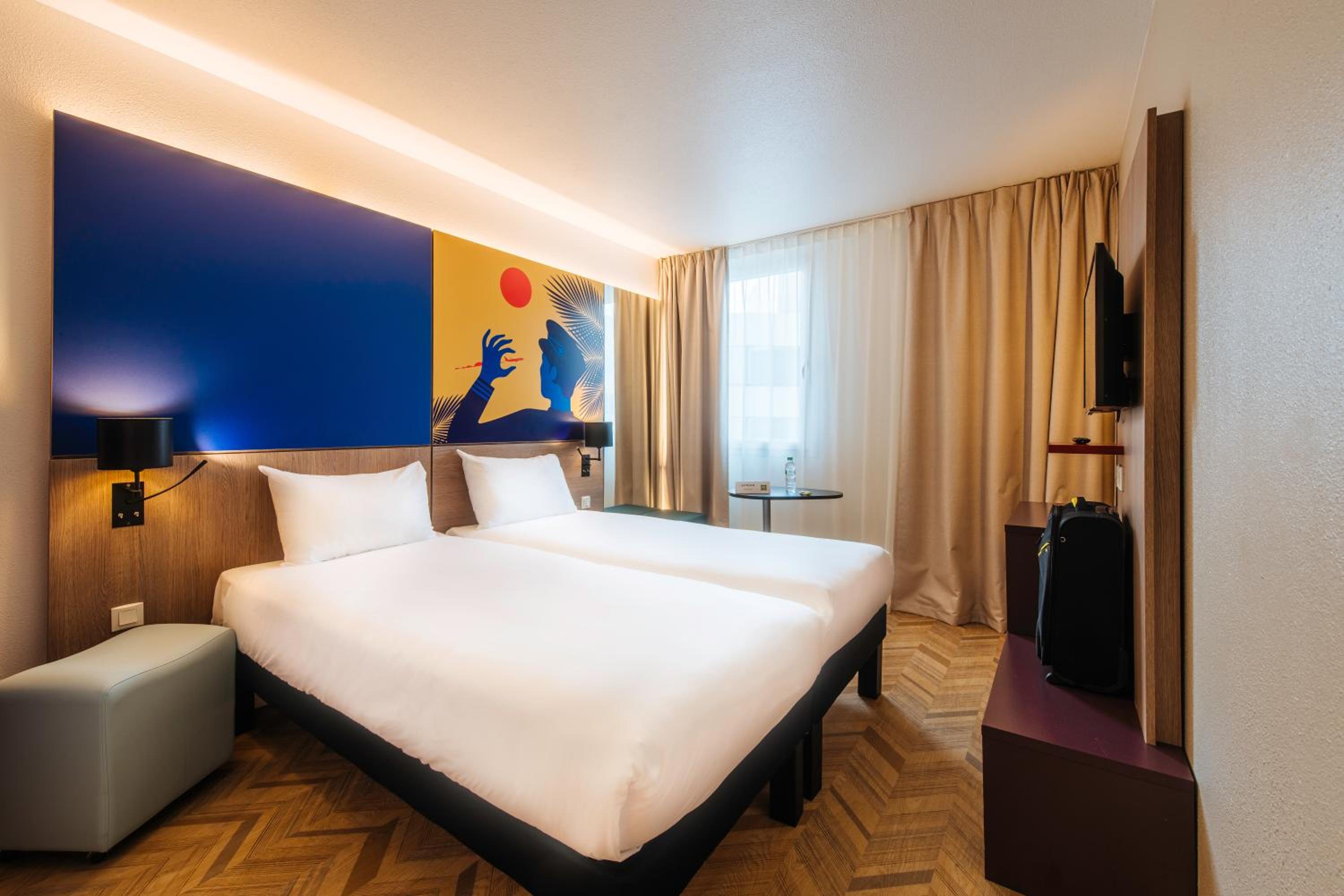 Standard Twin Room - Photo 7