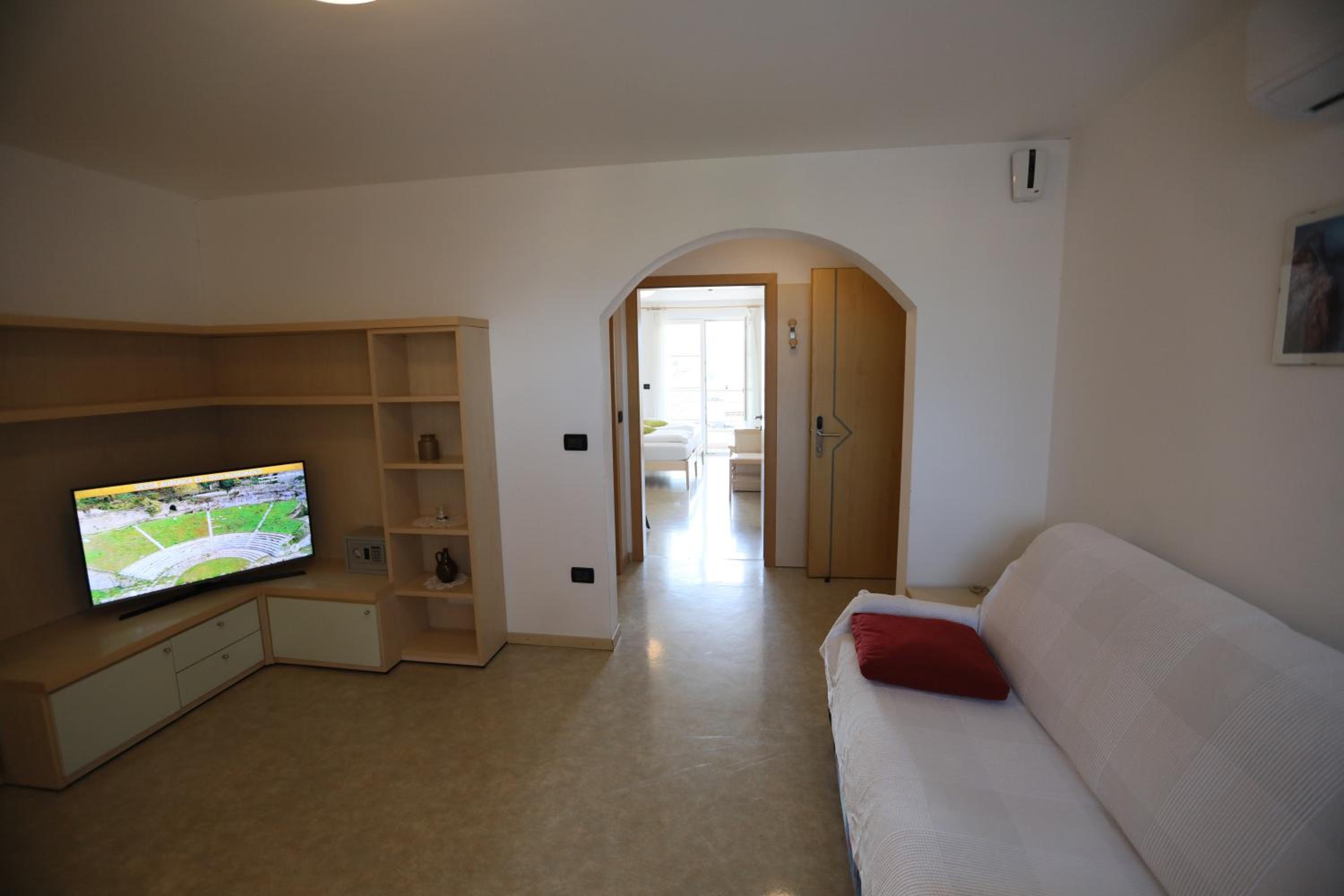 Apartment photo 3