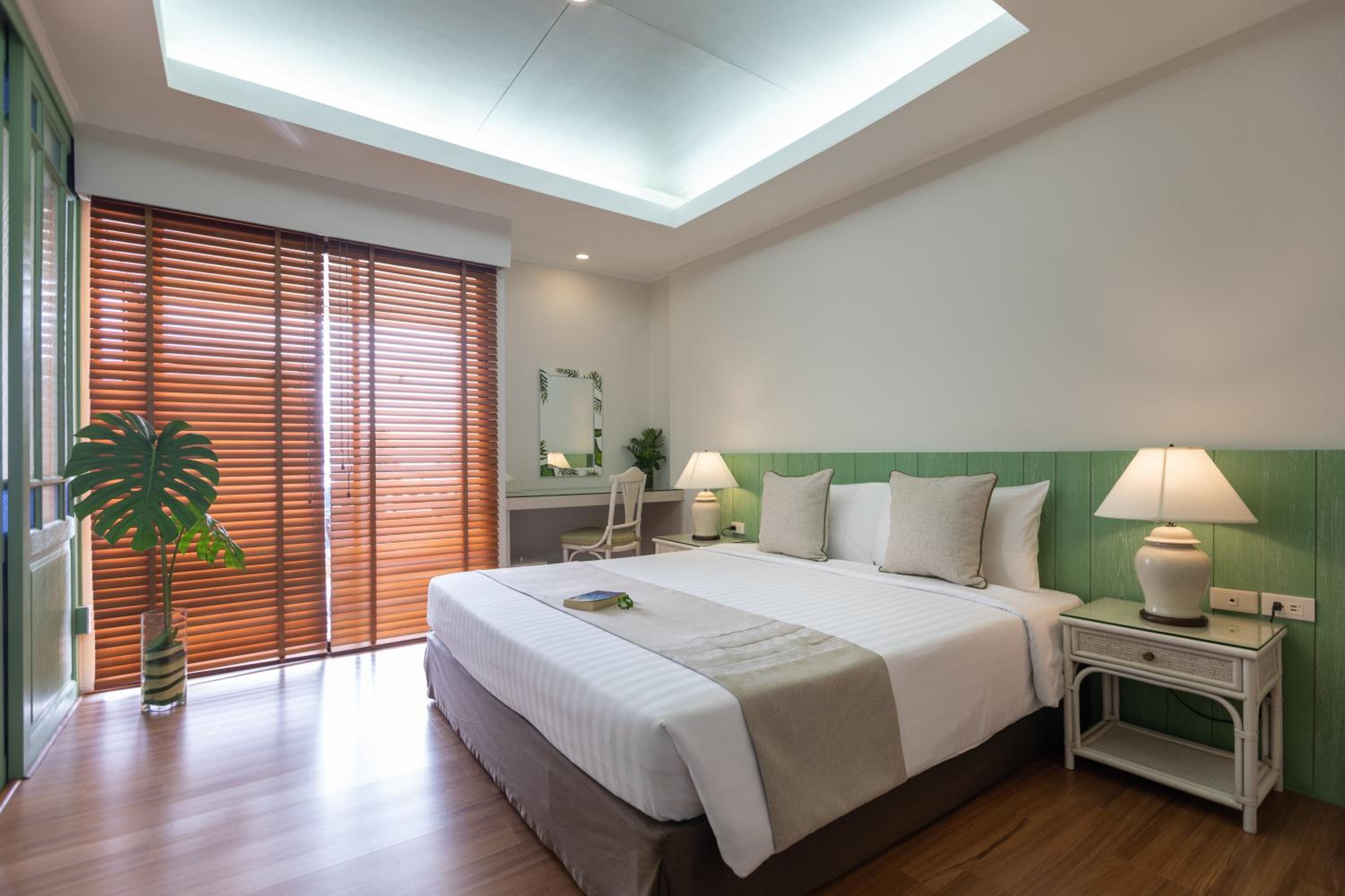 One-Bedroom Suite - Photo 2