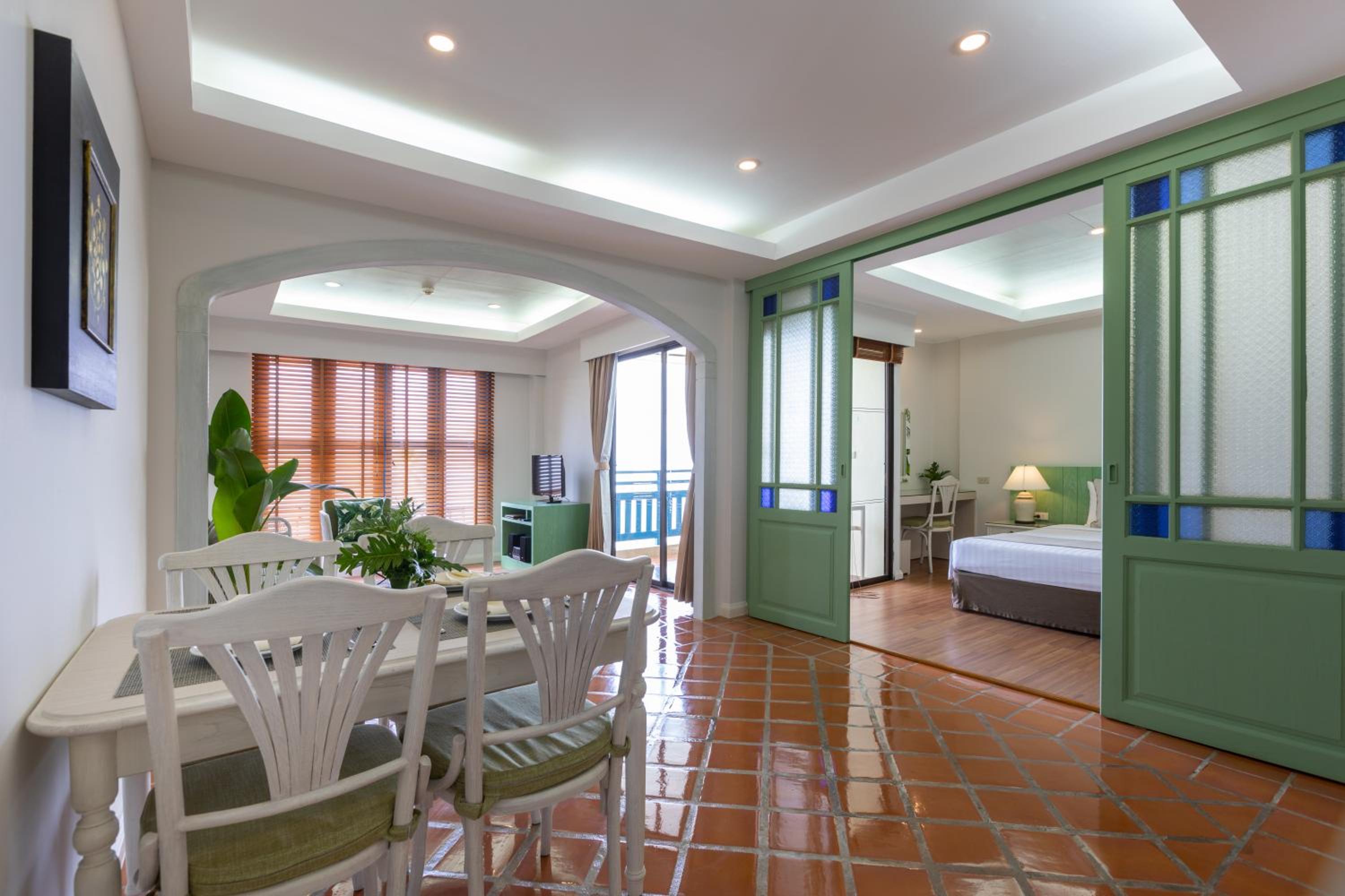 One-Bedroom Suite - Photo 21
