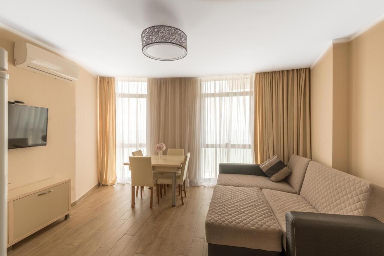 Apartment with Sea View - Photo 4