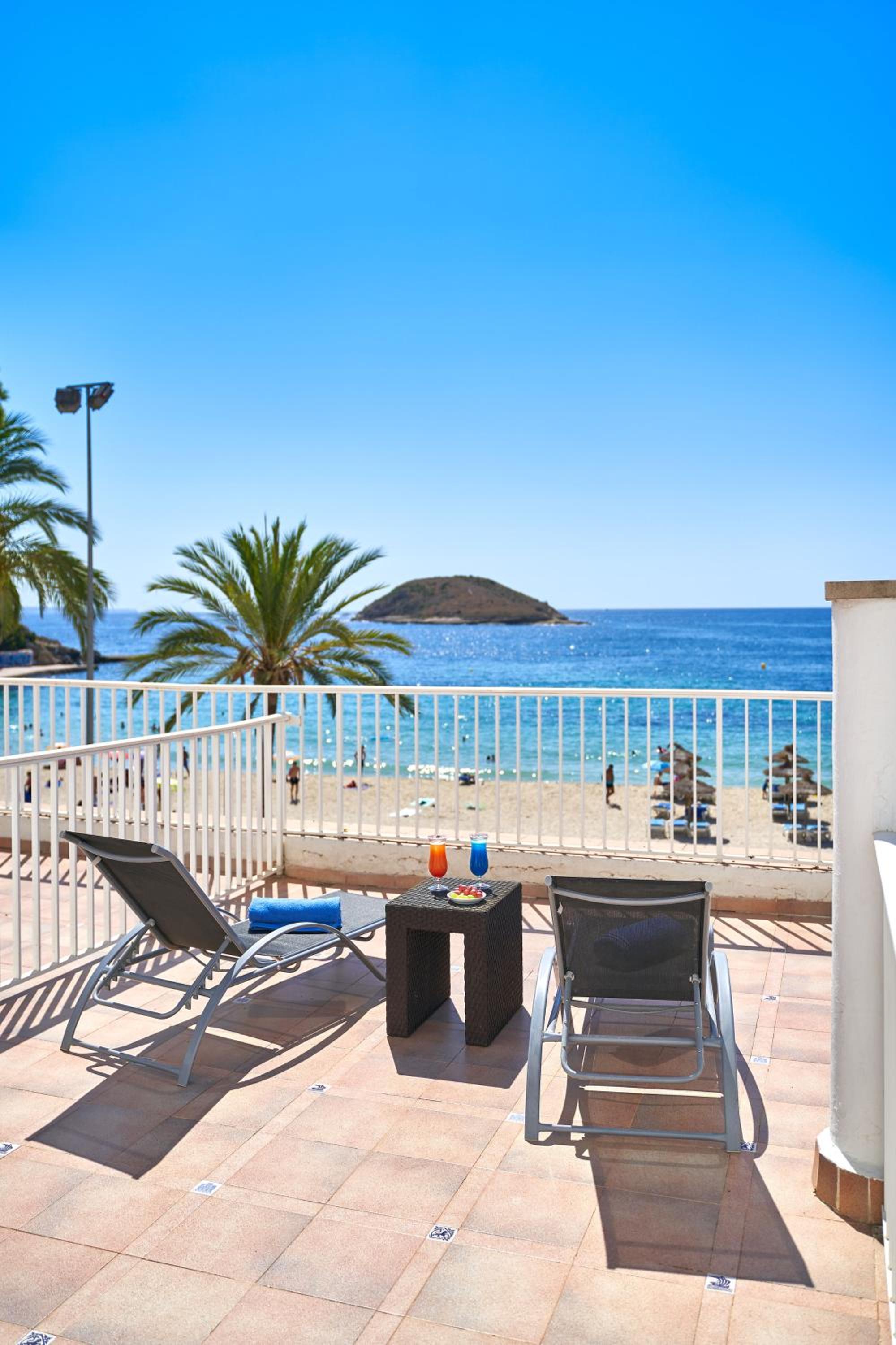 Habitación Triple con Vista al Mar y Acceso al Spa