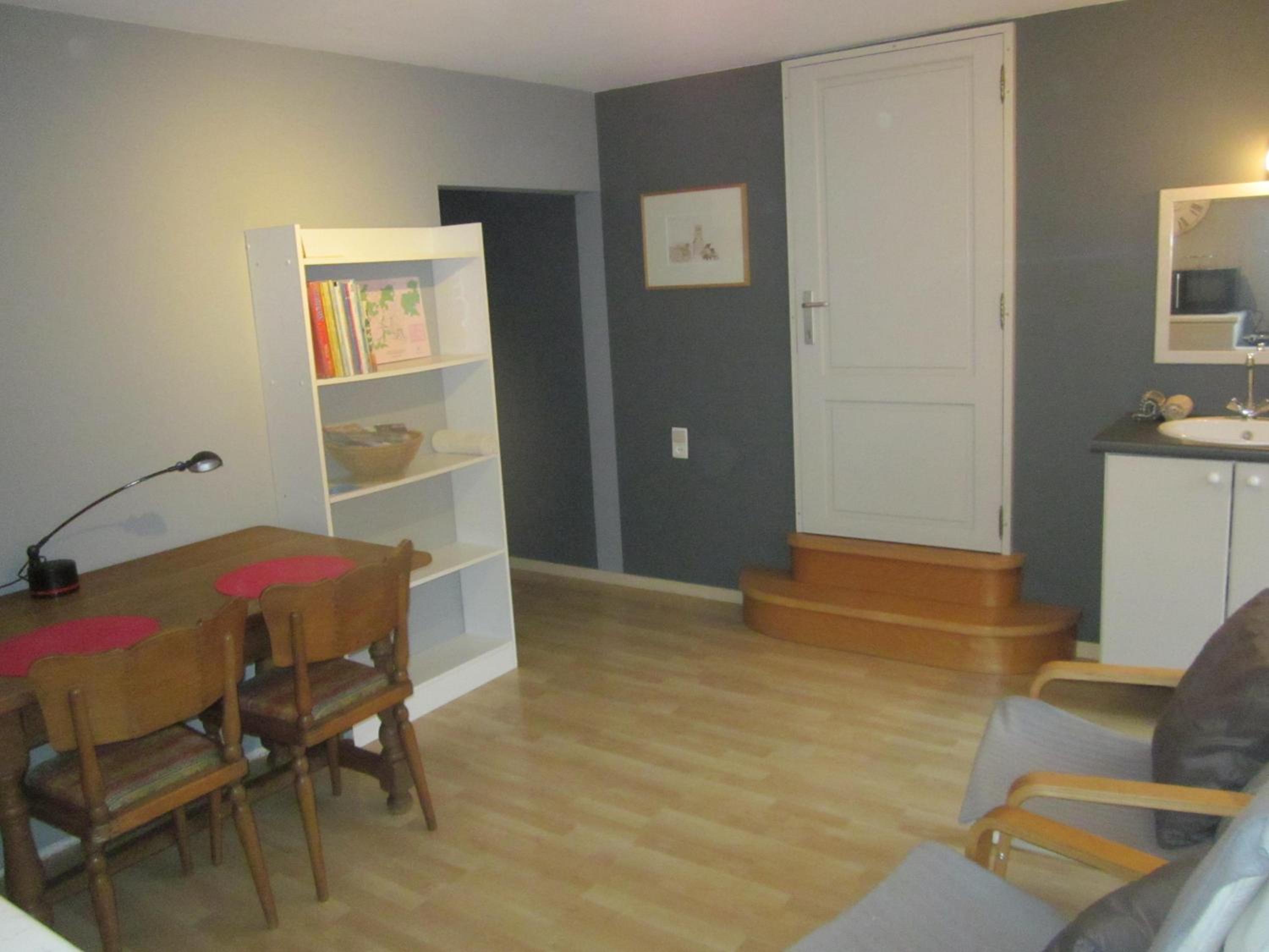 One-Bedroom Apartment - Photo 2