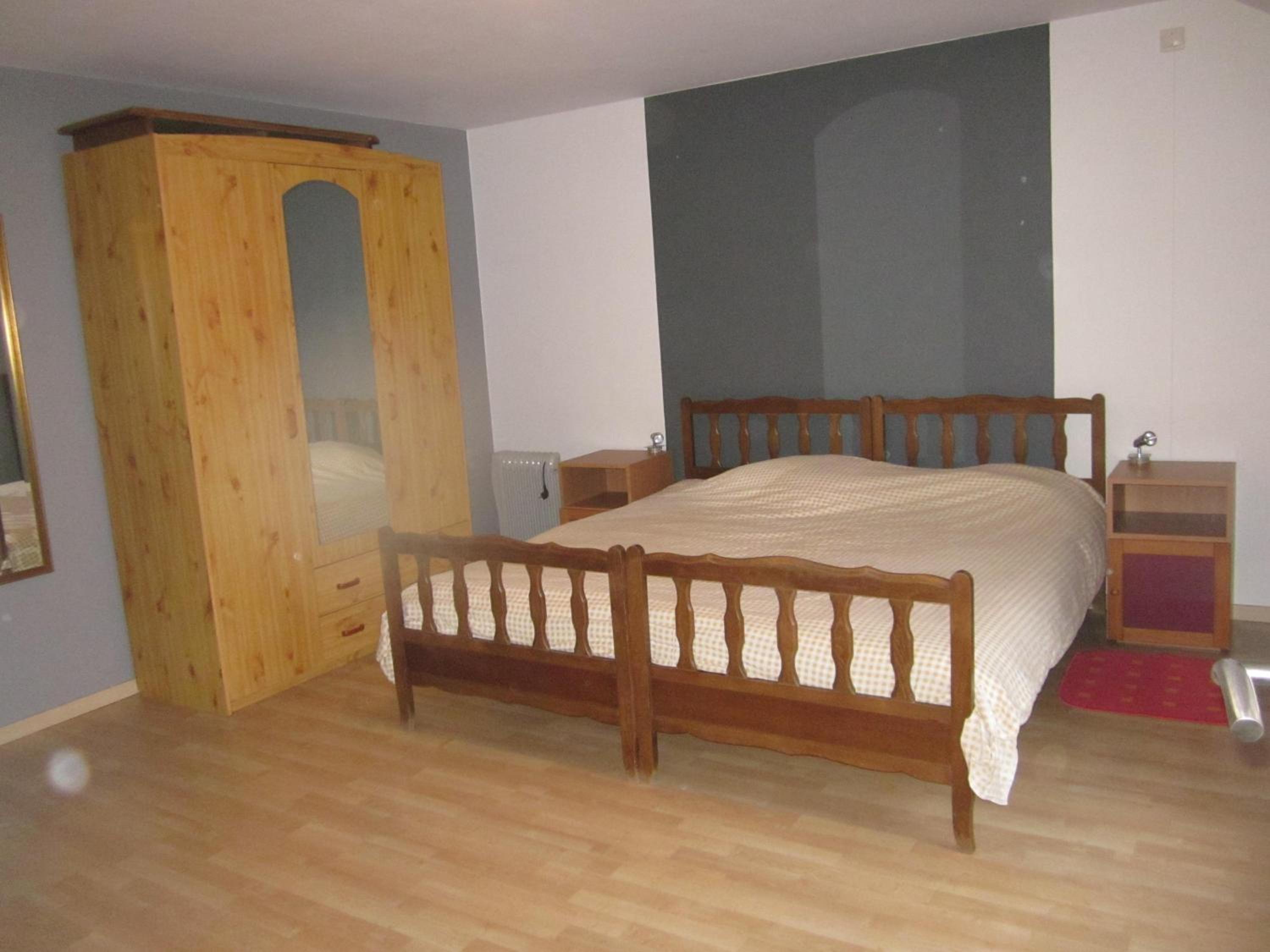 One-Bedroom Apartment - Photo 3