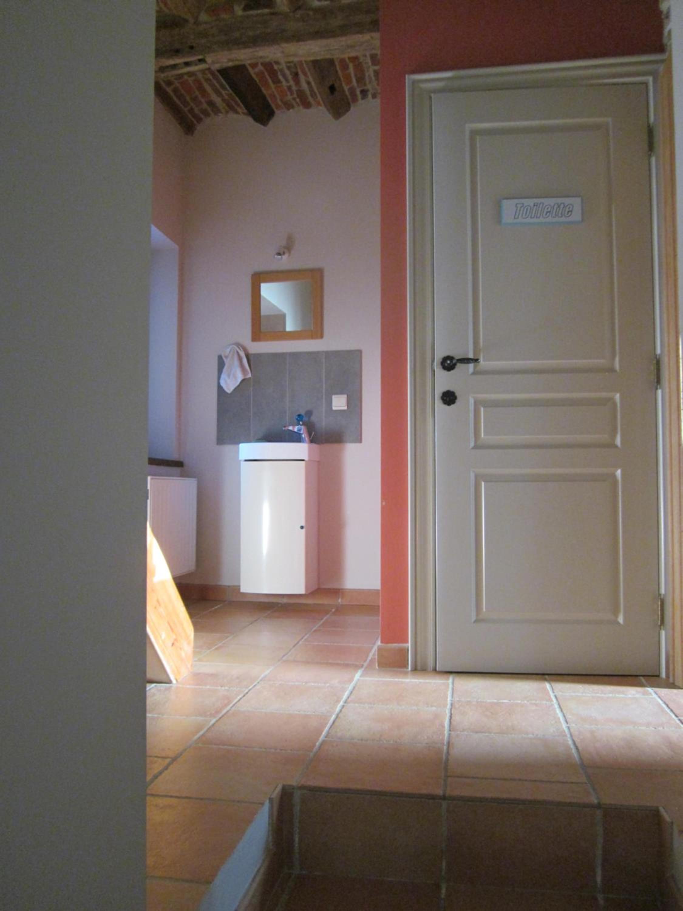 One-Bedroom Apartment - Photo 7