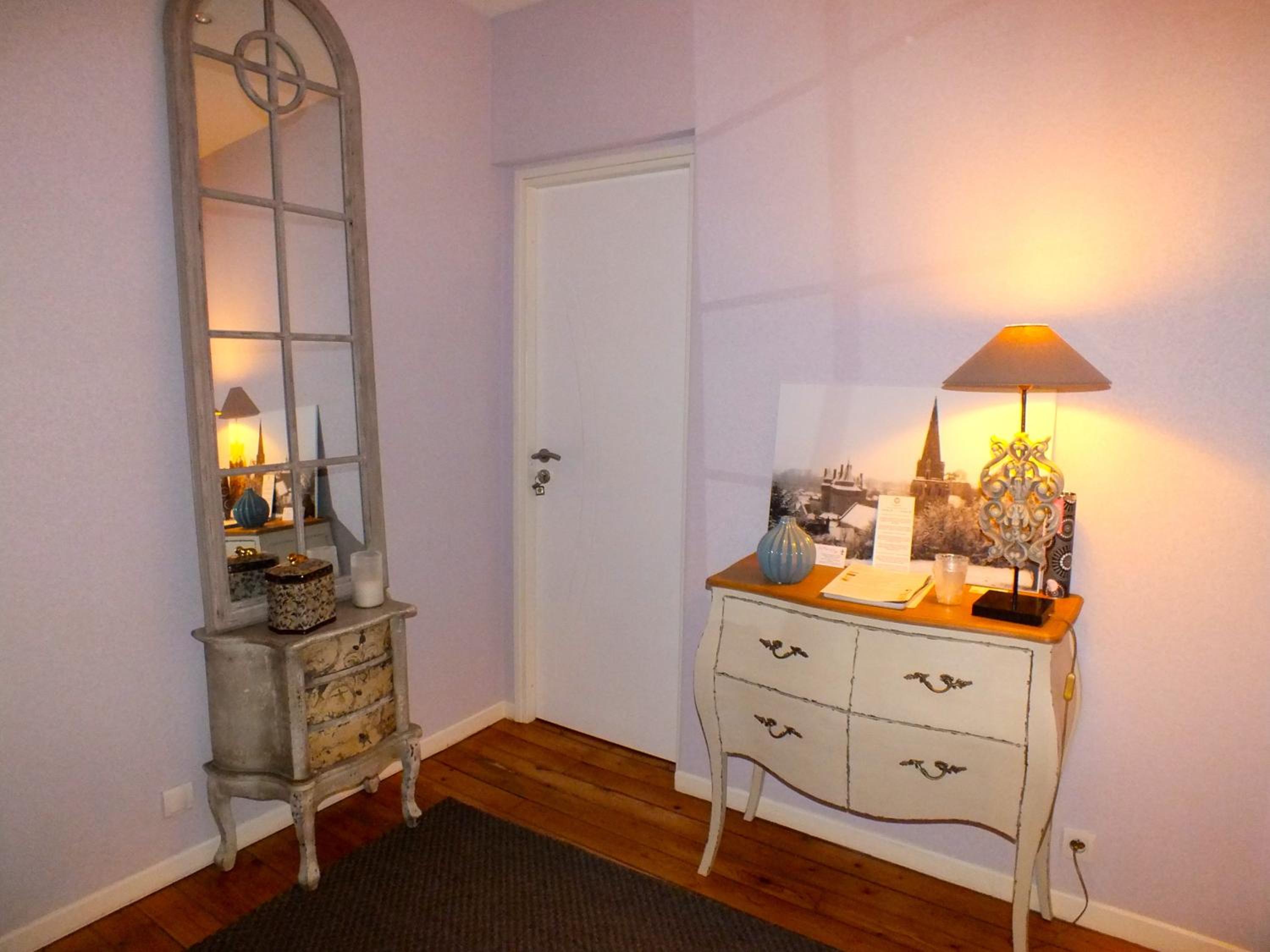 Queen Room photo 2