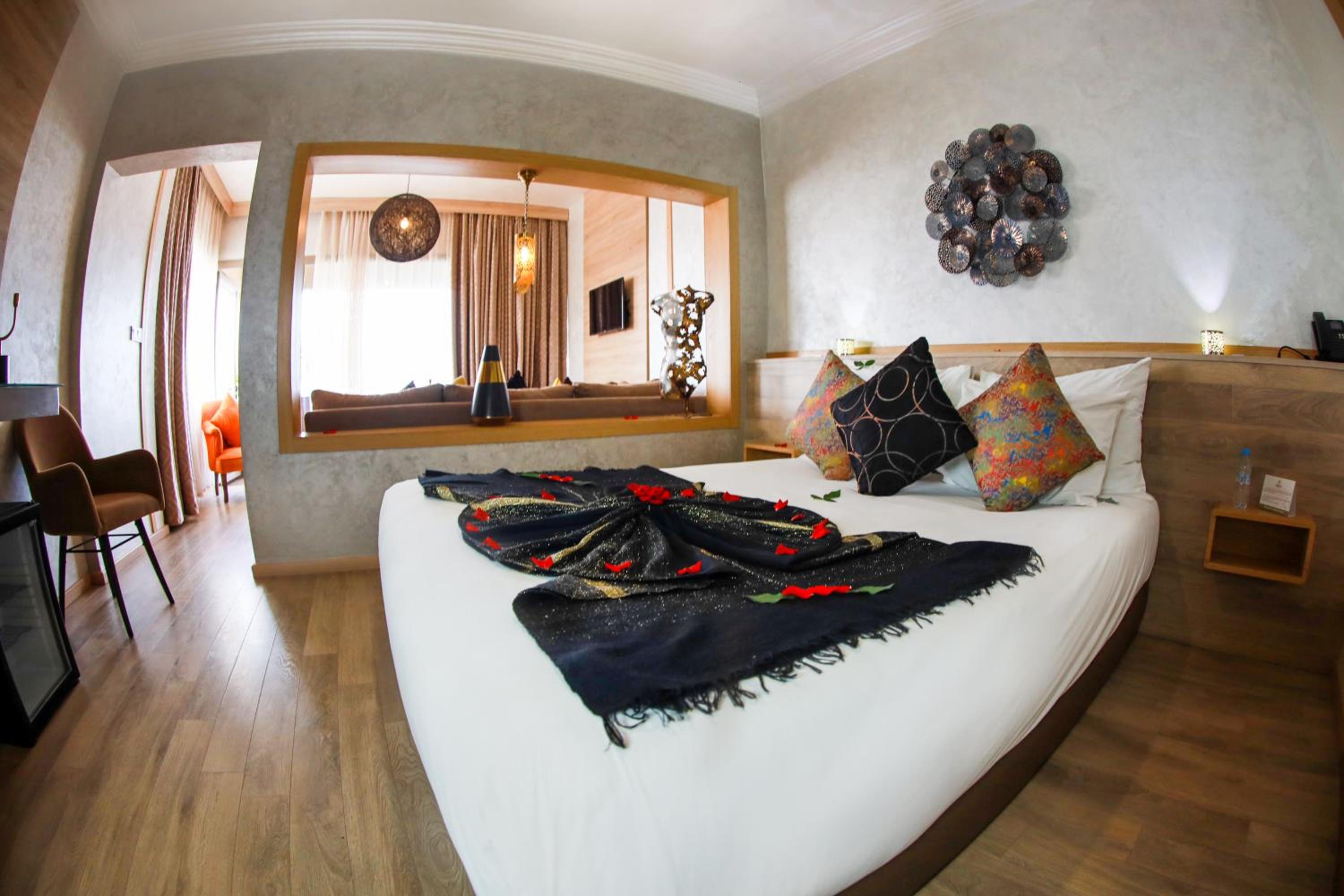 Deluxe Suite with Sea View photo 3