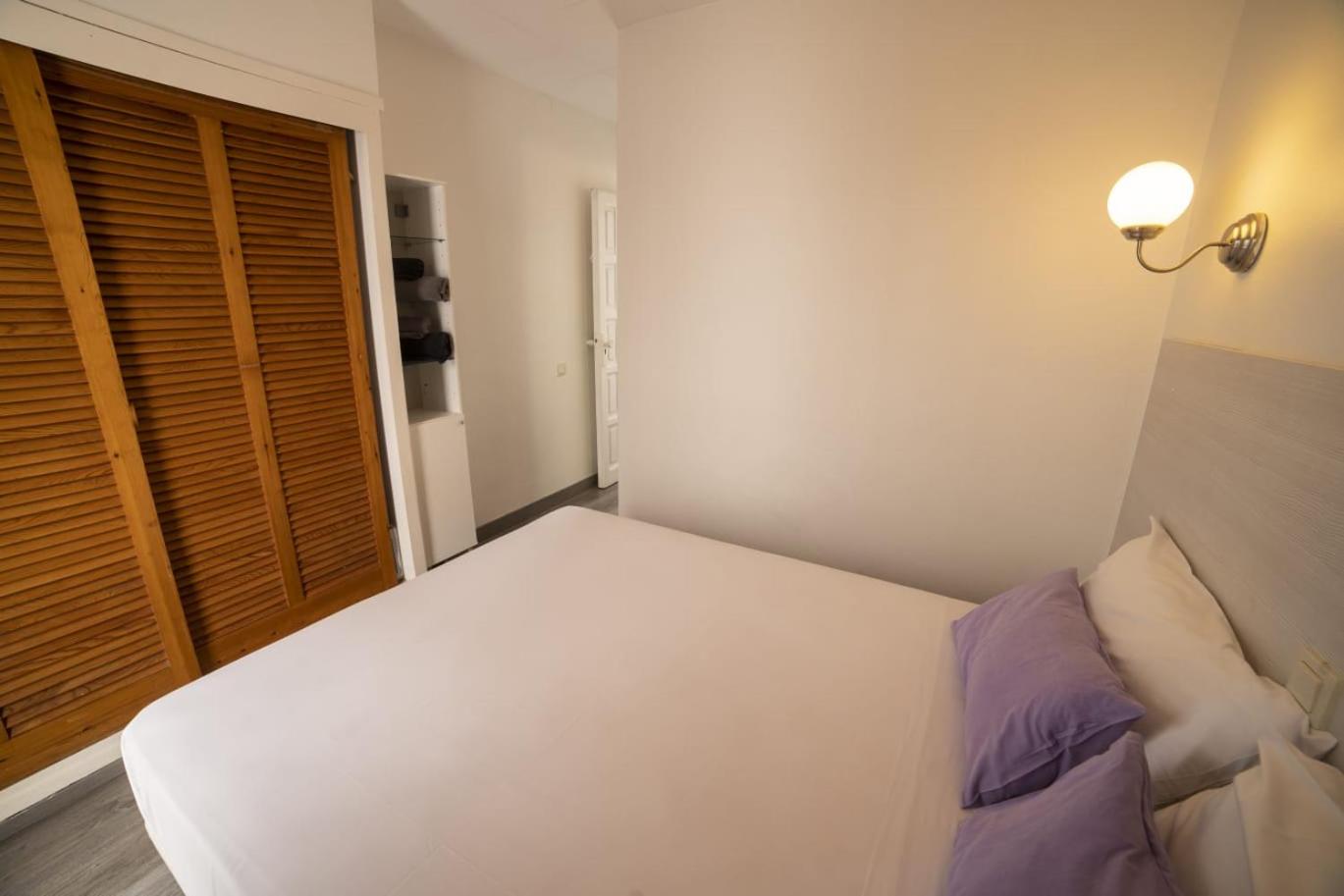 Apartamento de Dos Habitaciones con Terraza