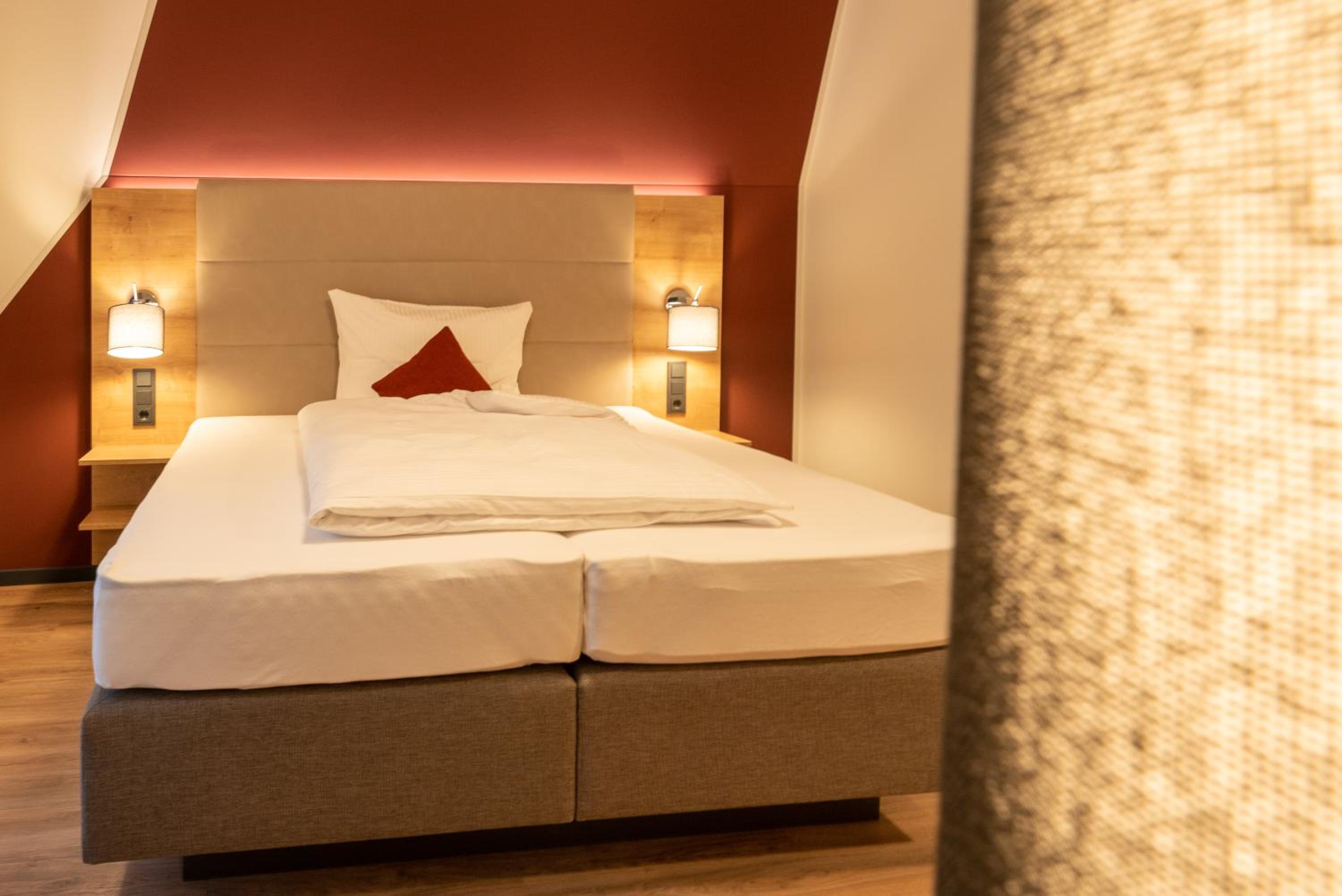 Double Room with Balcony - Photo 2