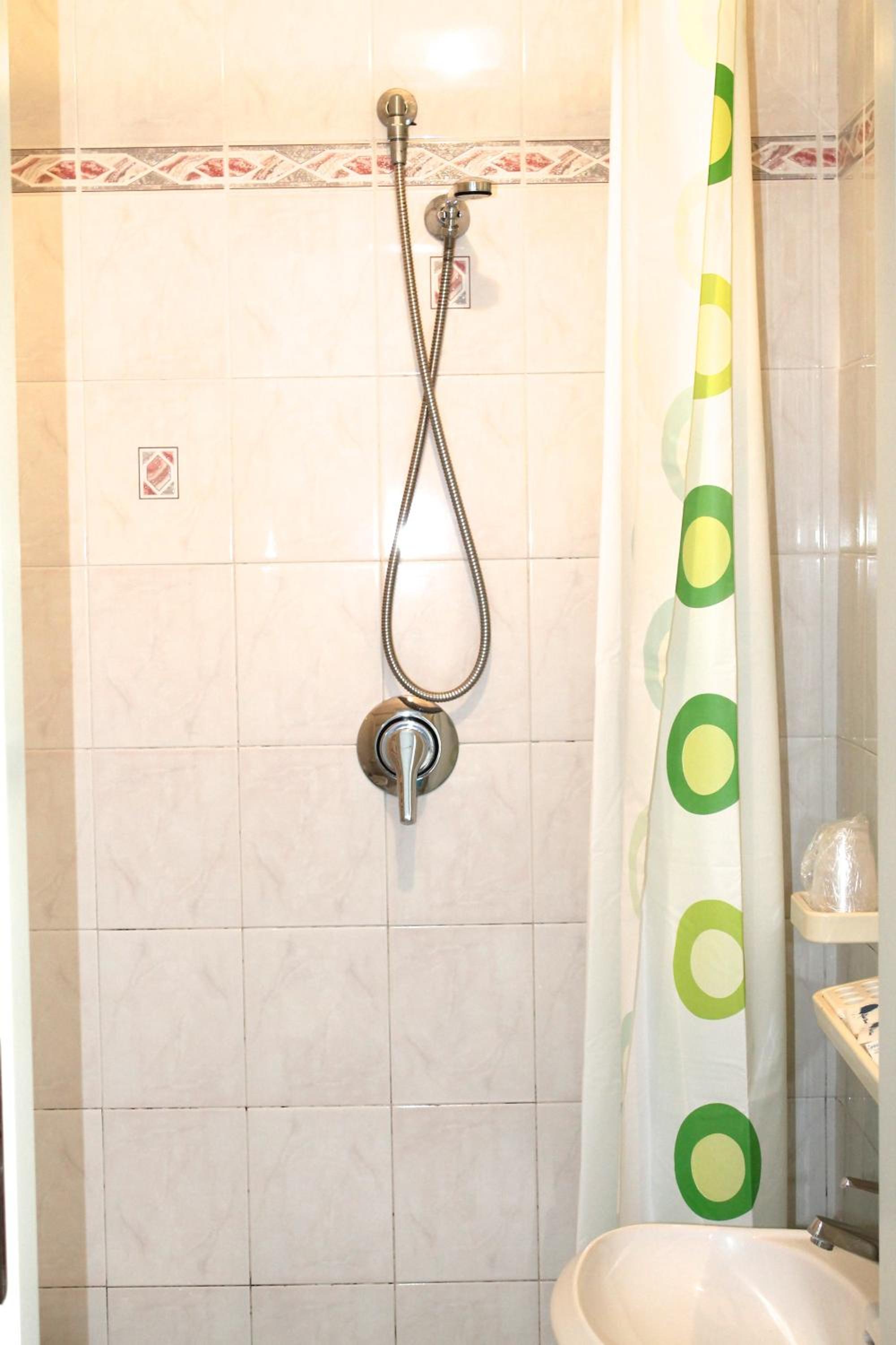 Double Room - Photo 8
