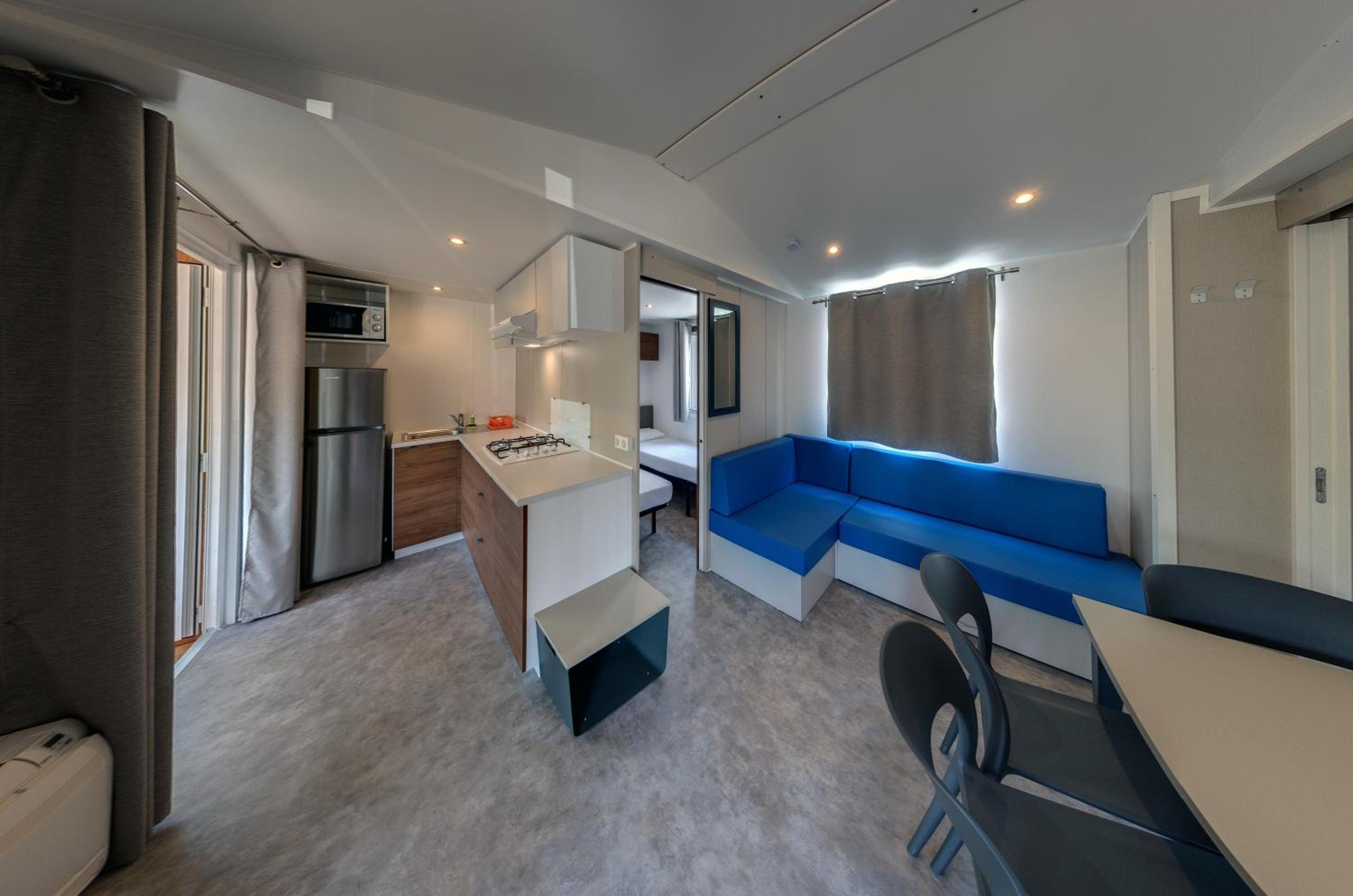 Mobile Home with Partial Lake View photo 2