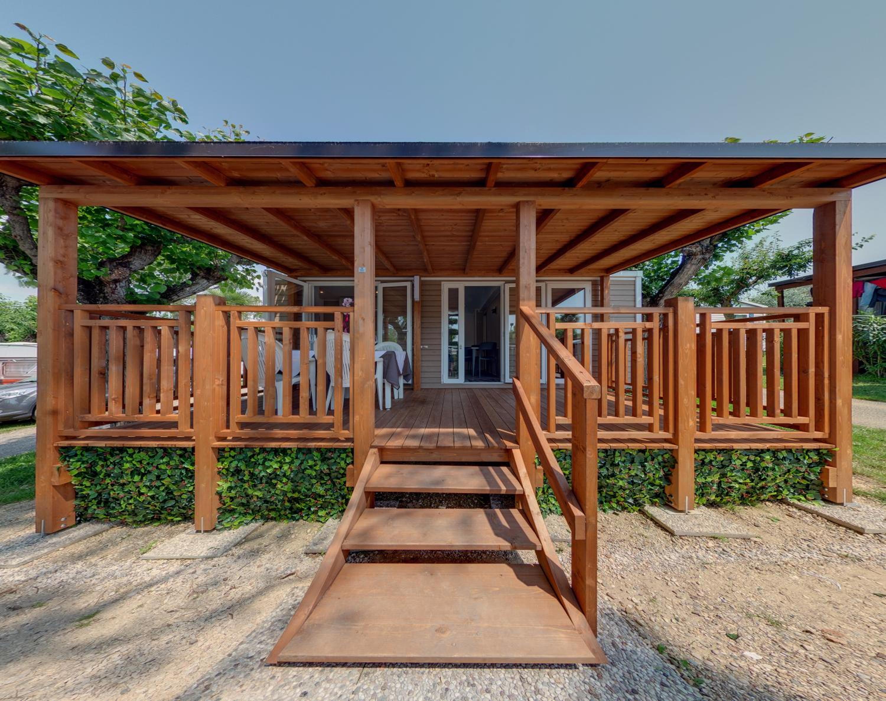 Mobile Home with Partial Lake View photo 3