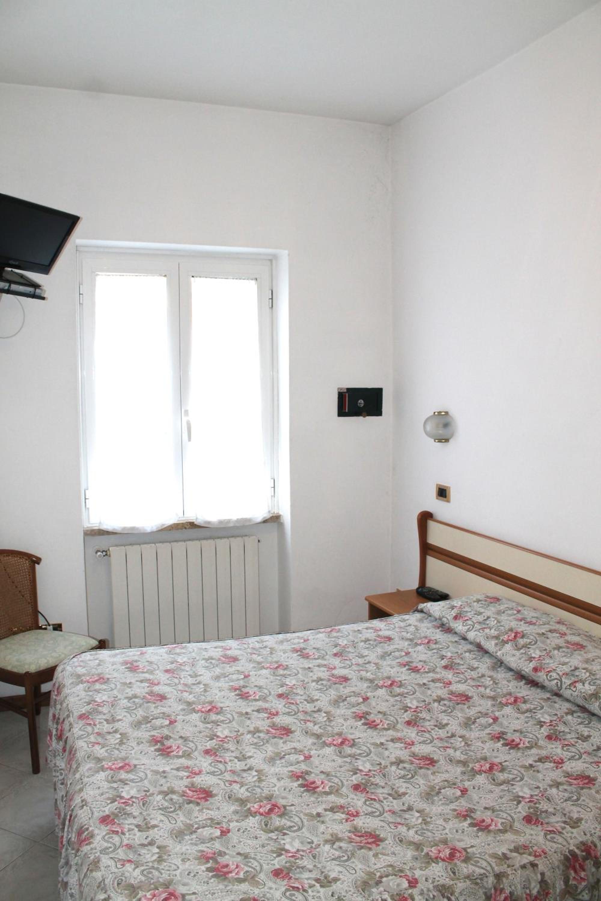 Double Room - Photo 4