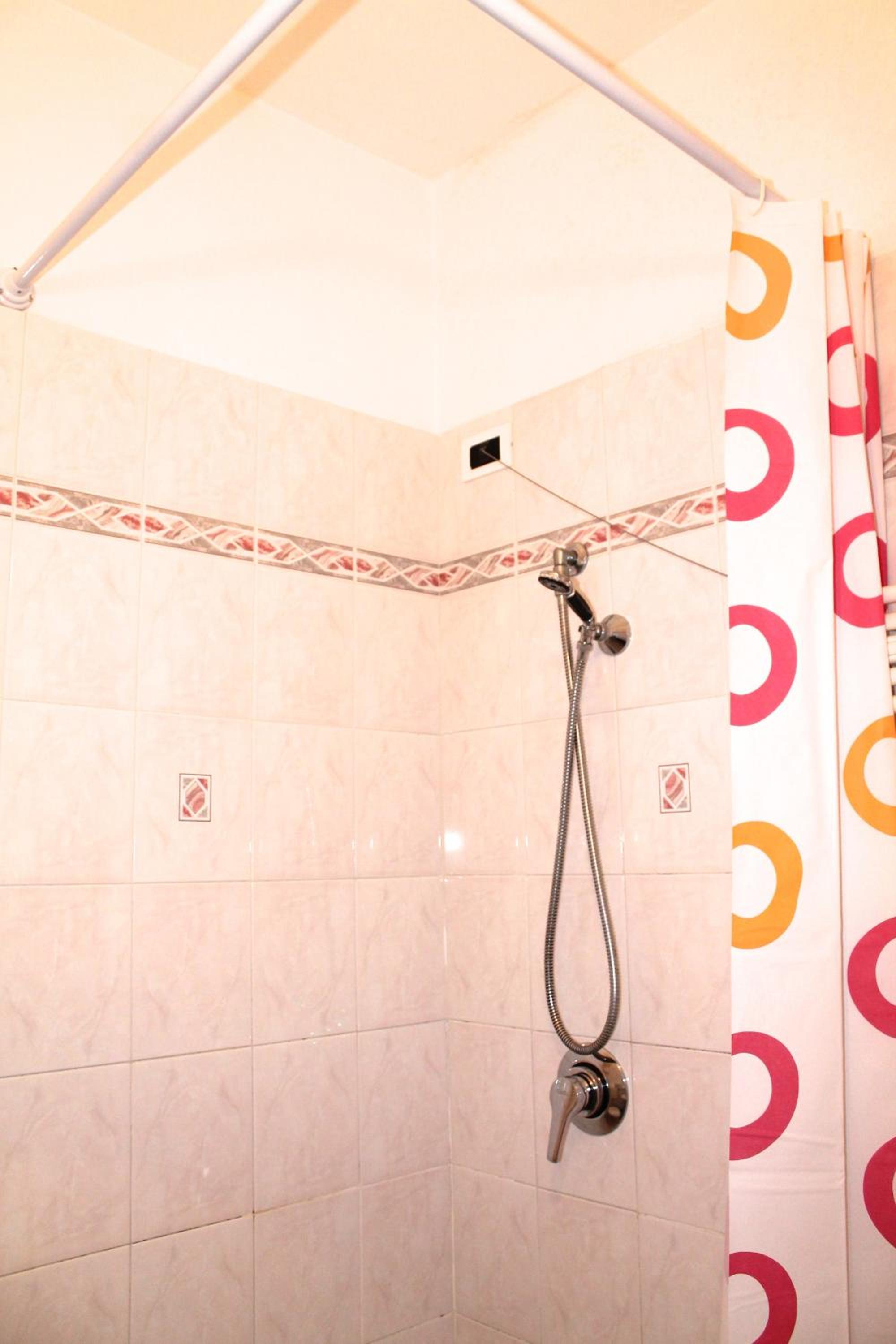 Double Room - Photo 6
