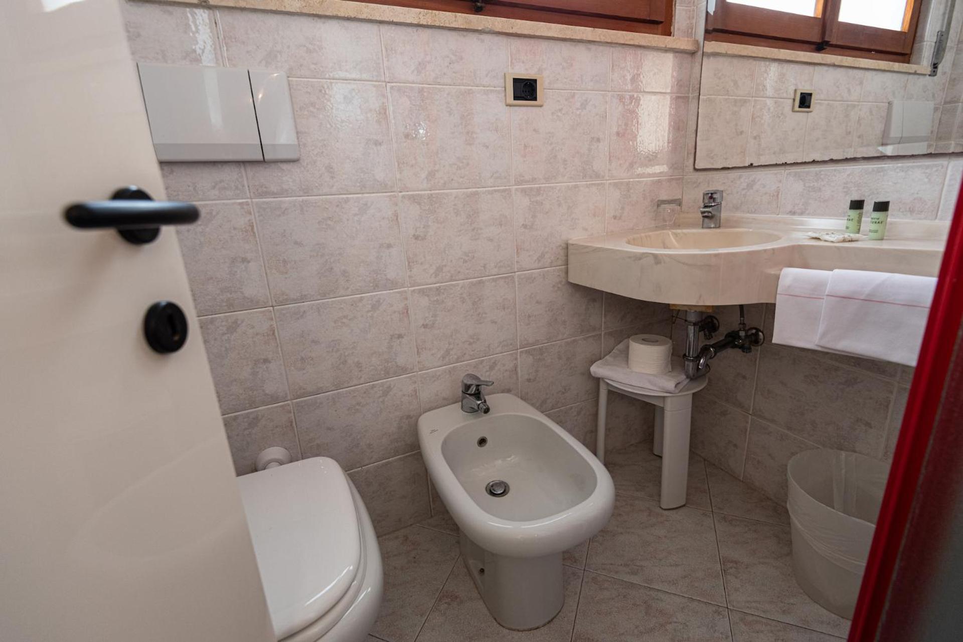 Double Room with Sea View - Photo 4