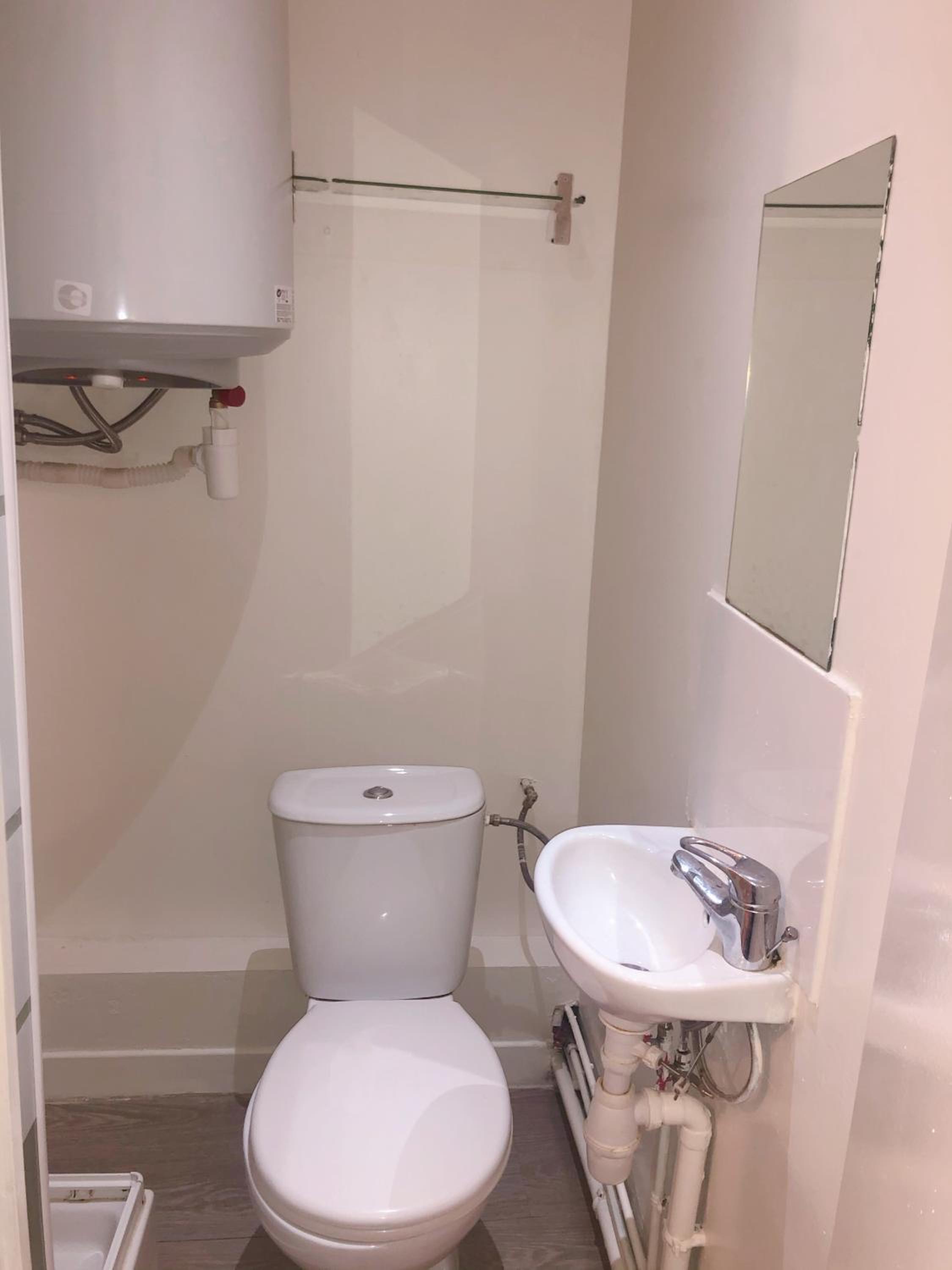 Double or Twin Room with Private Bathroom photo 3