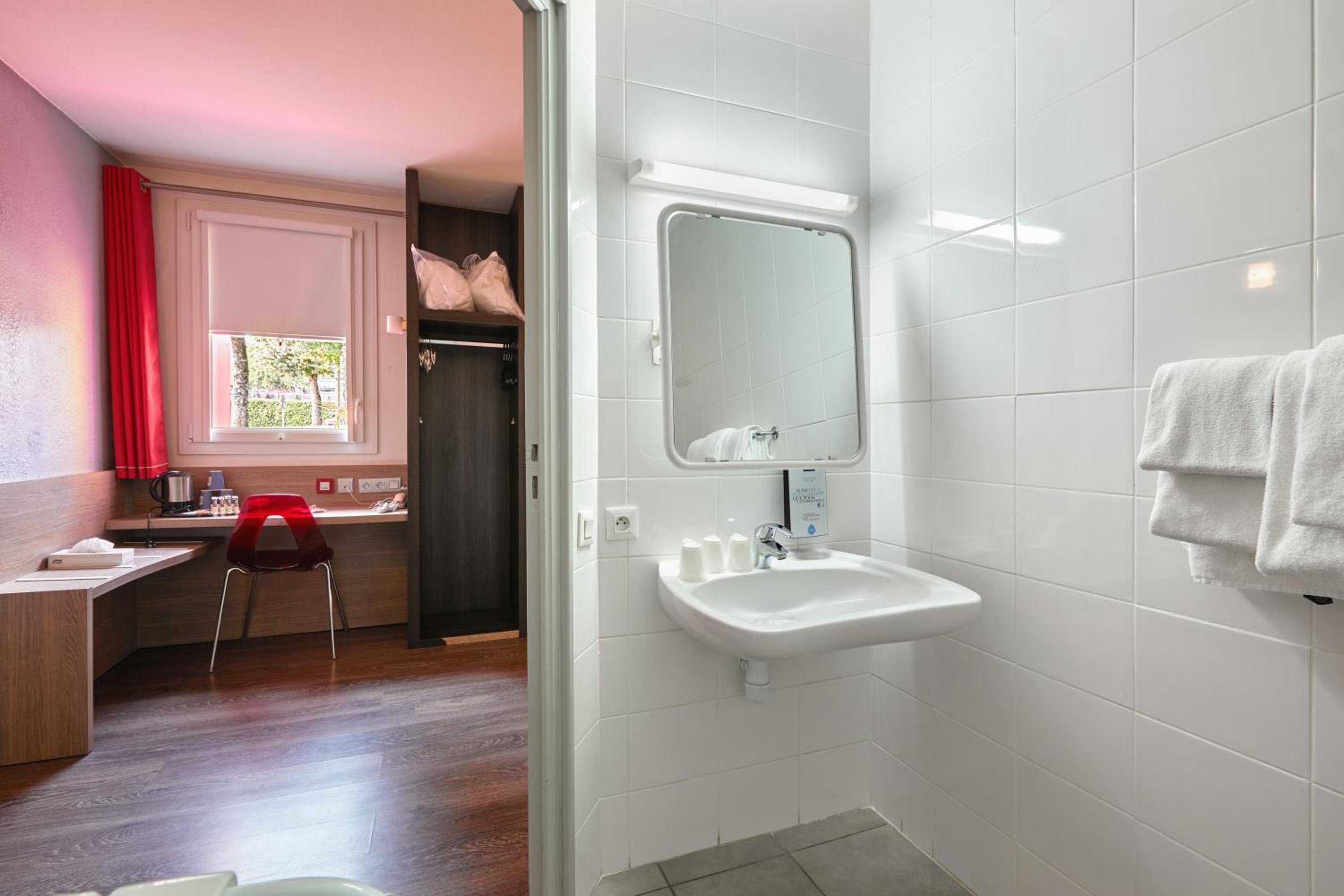 Double Room with 1 Double Bed - Photo 4