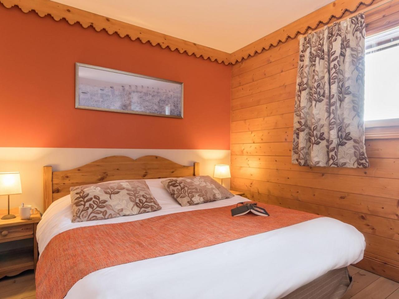 Select One-Bedroom Apartment (6 People)