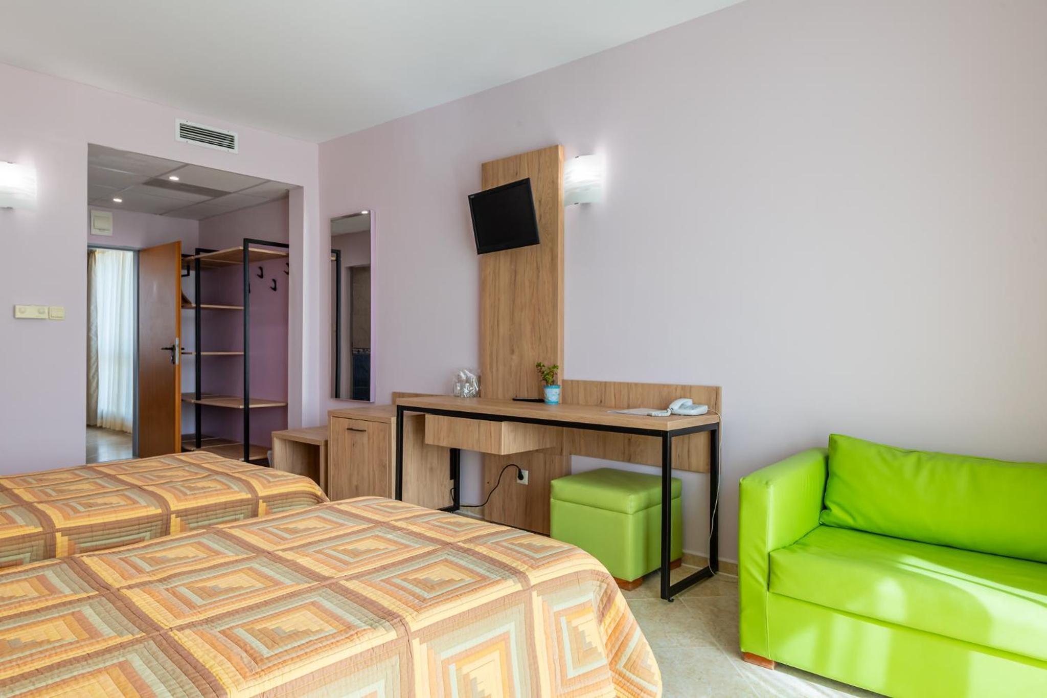 Double or Twin Room - Photo 7