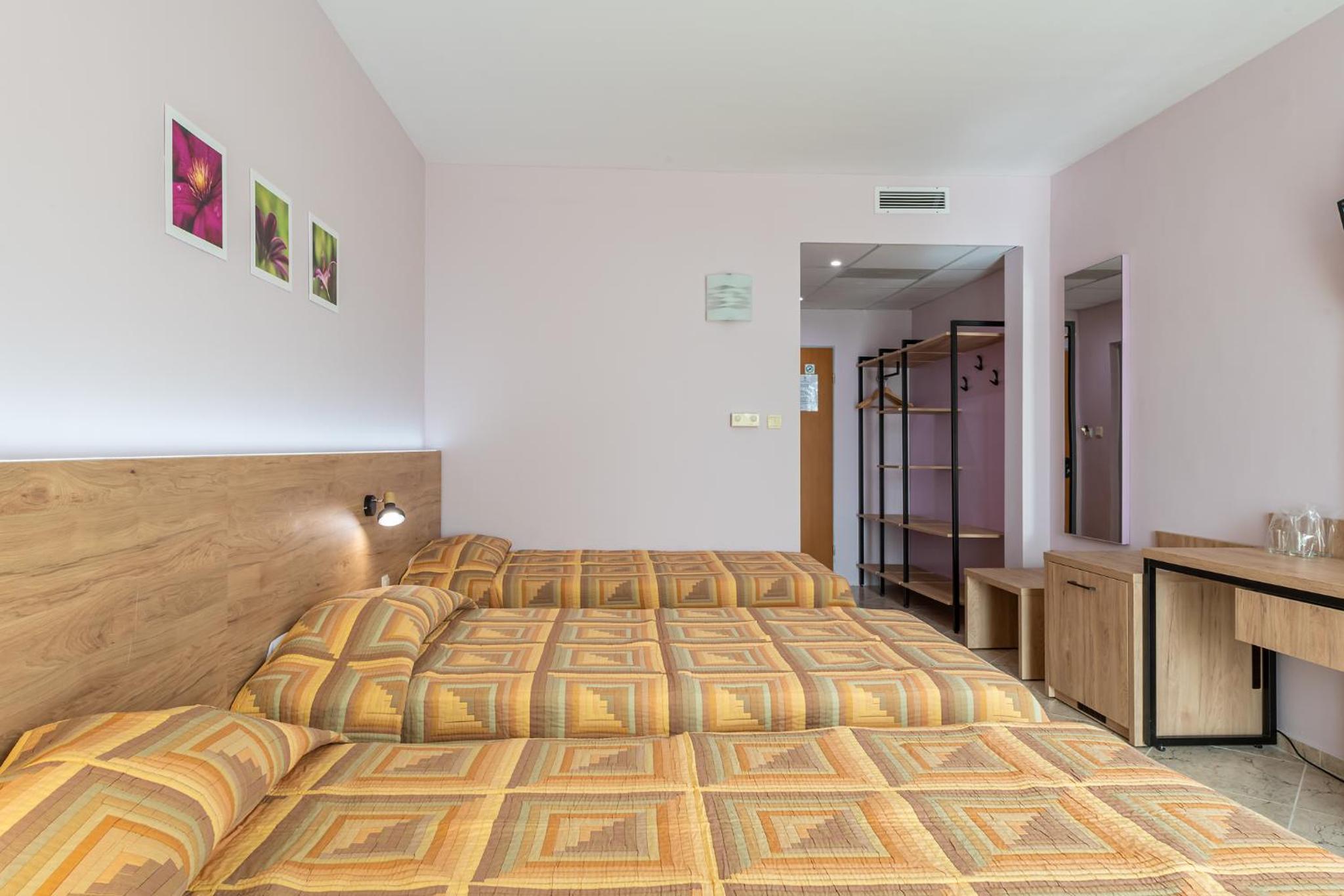 Double or Twin Room - Photo 13
