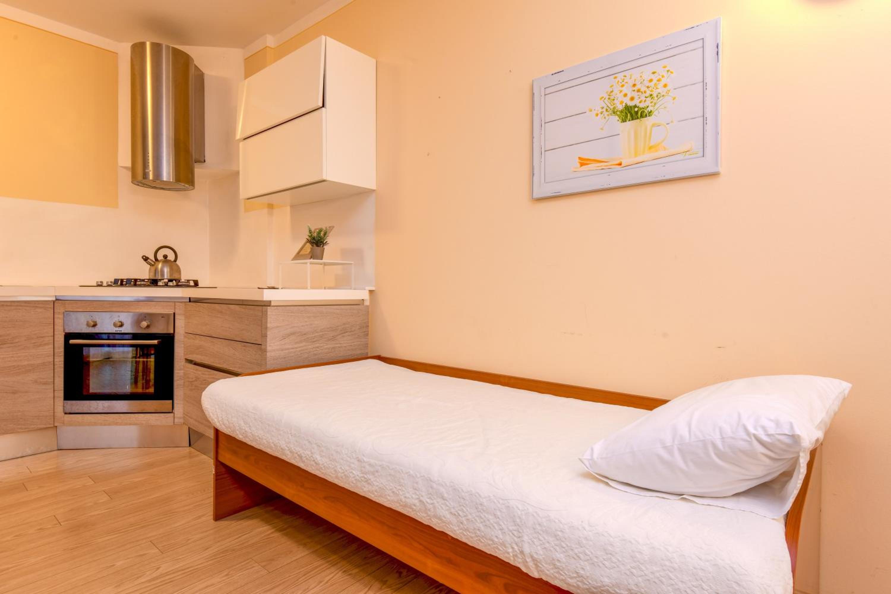 One-Bedroom Apartment with Garden photo 1