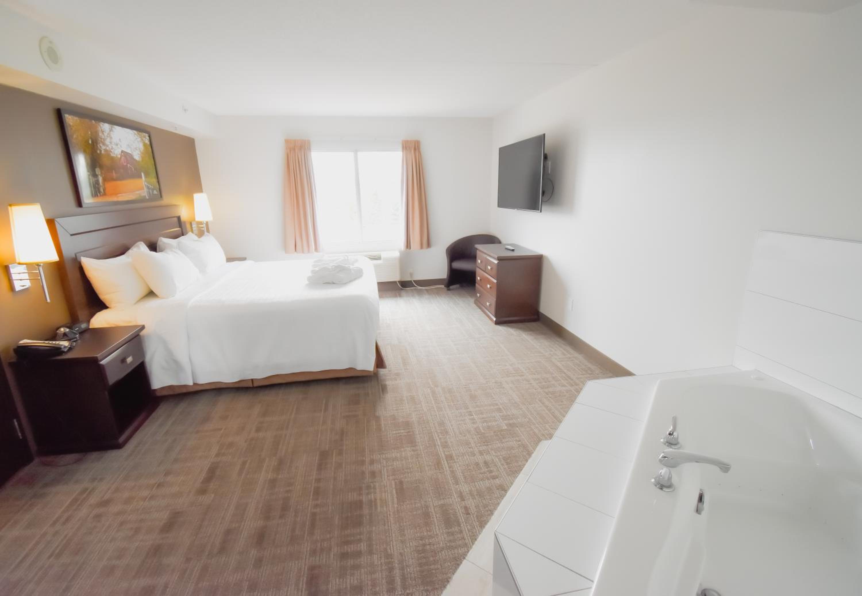 Suite With Hot Tub