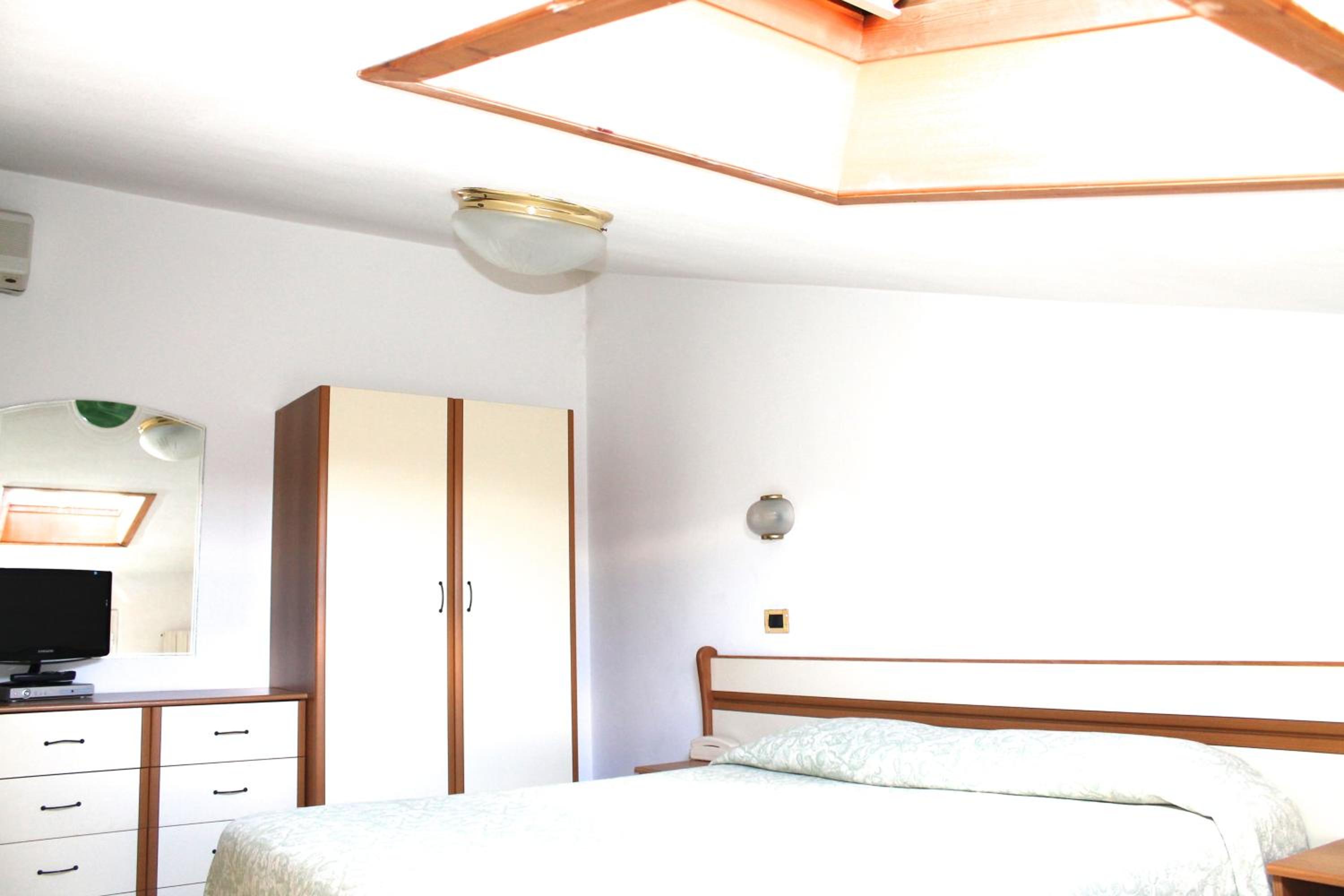 Economy Double Room - Photo 19
