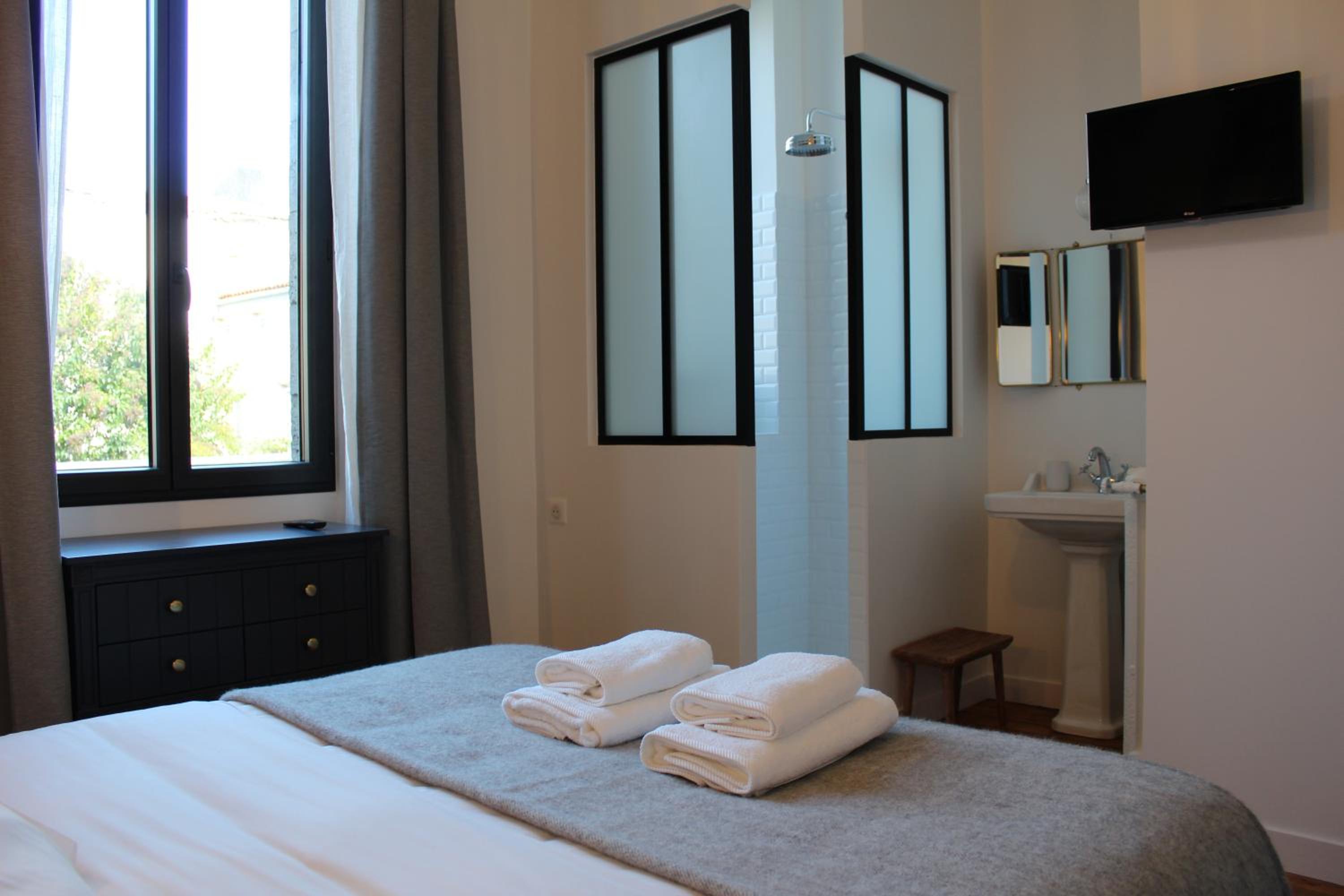 Double Room - Photo 7