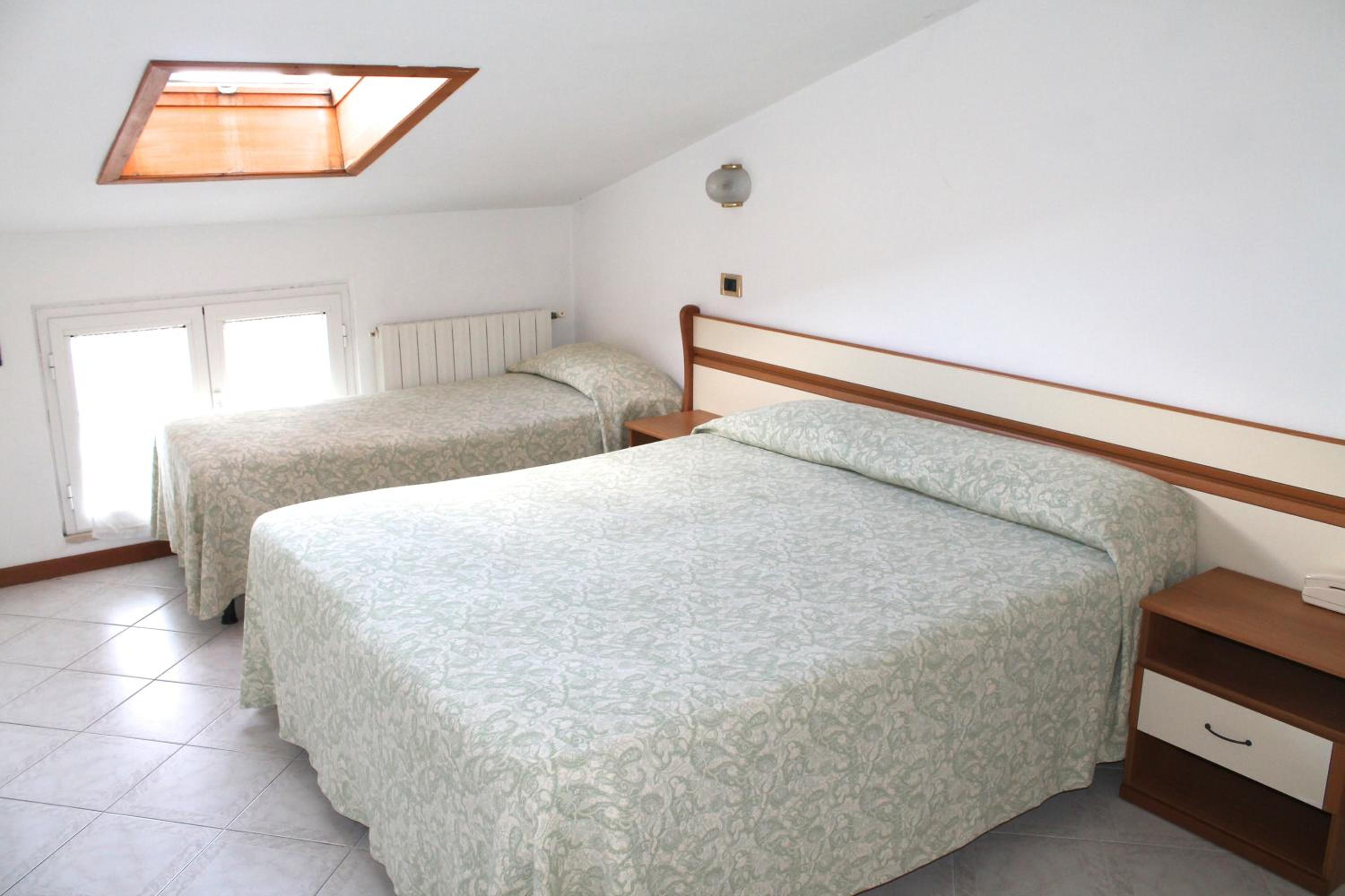 Economy Double Room - Photo 17