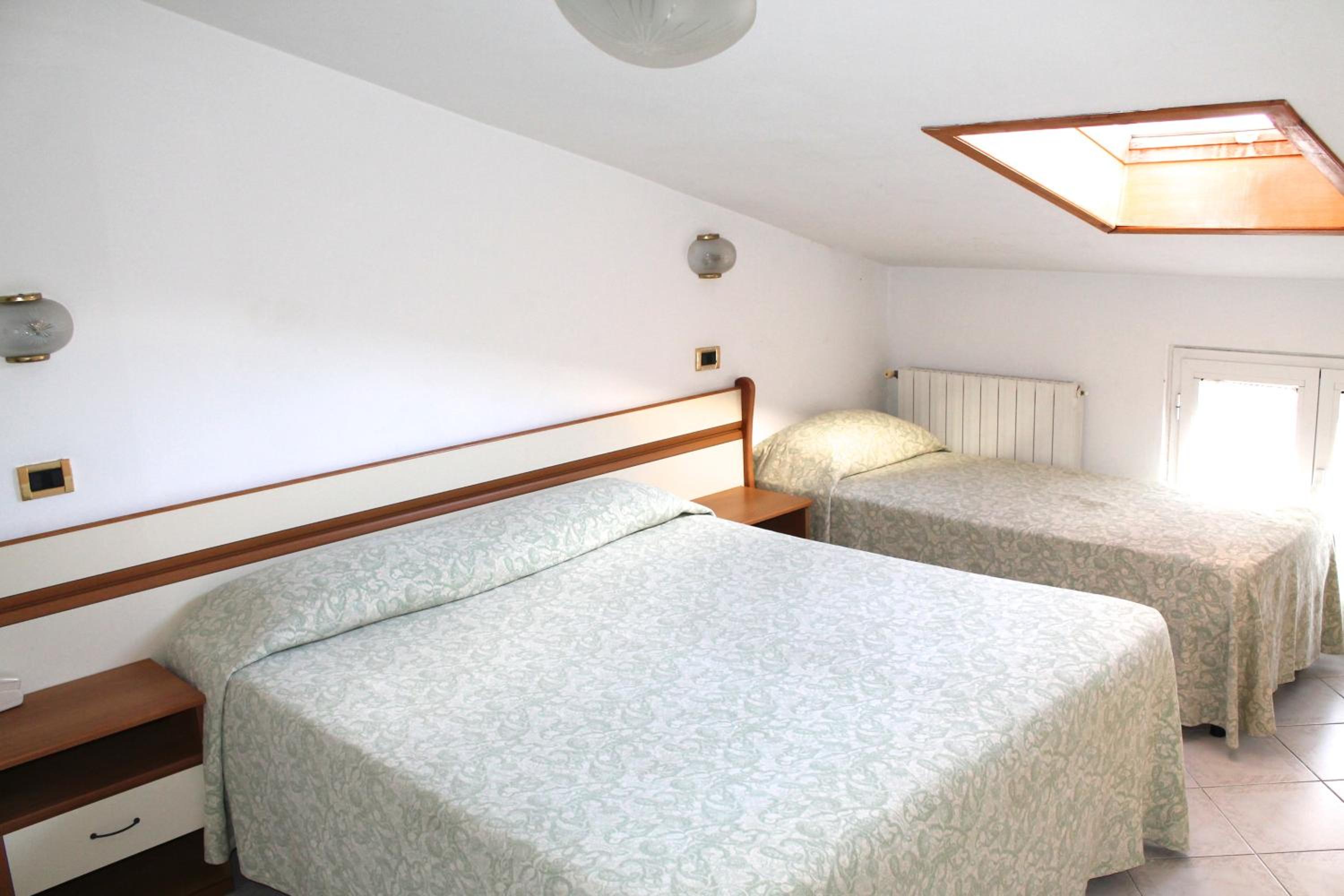 Economy Double Room - Photo 15