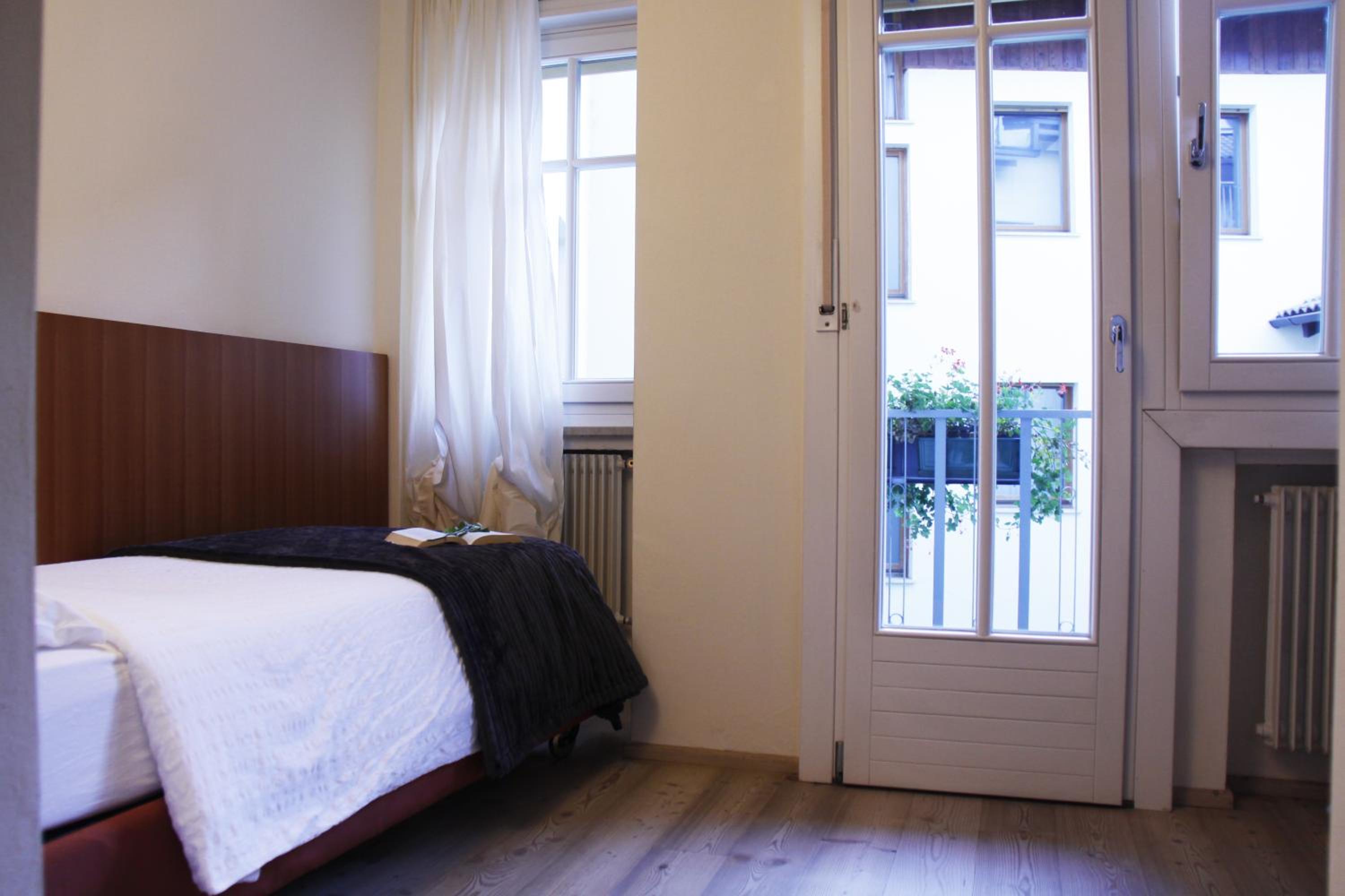 Single Room photo 3