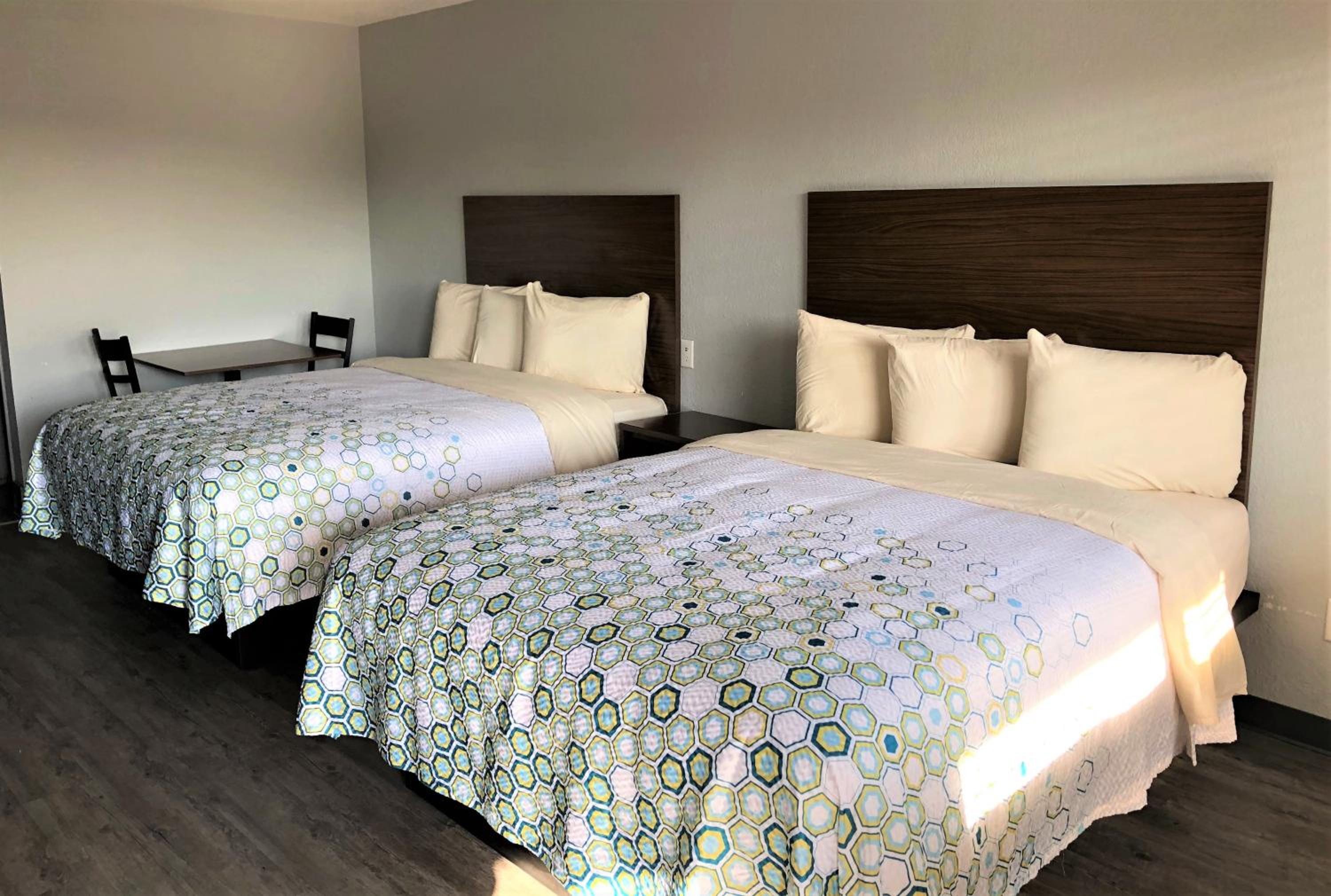 Studio Room with Two Queen Beds with Stovetop Disability Access Non-Smoking