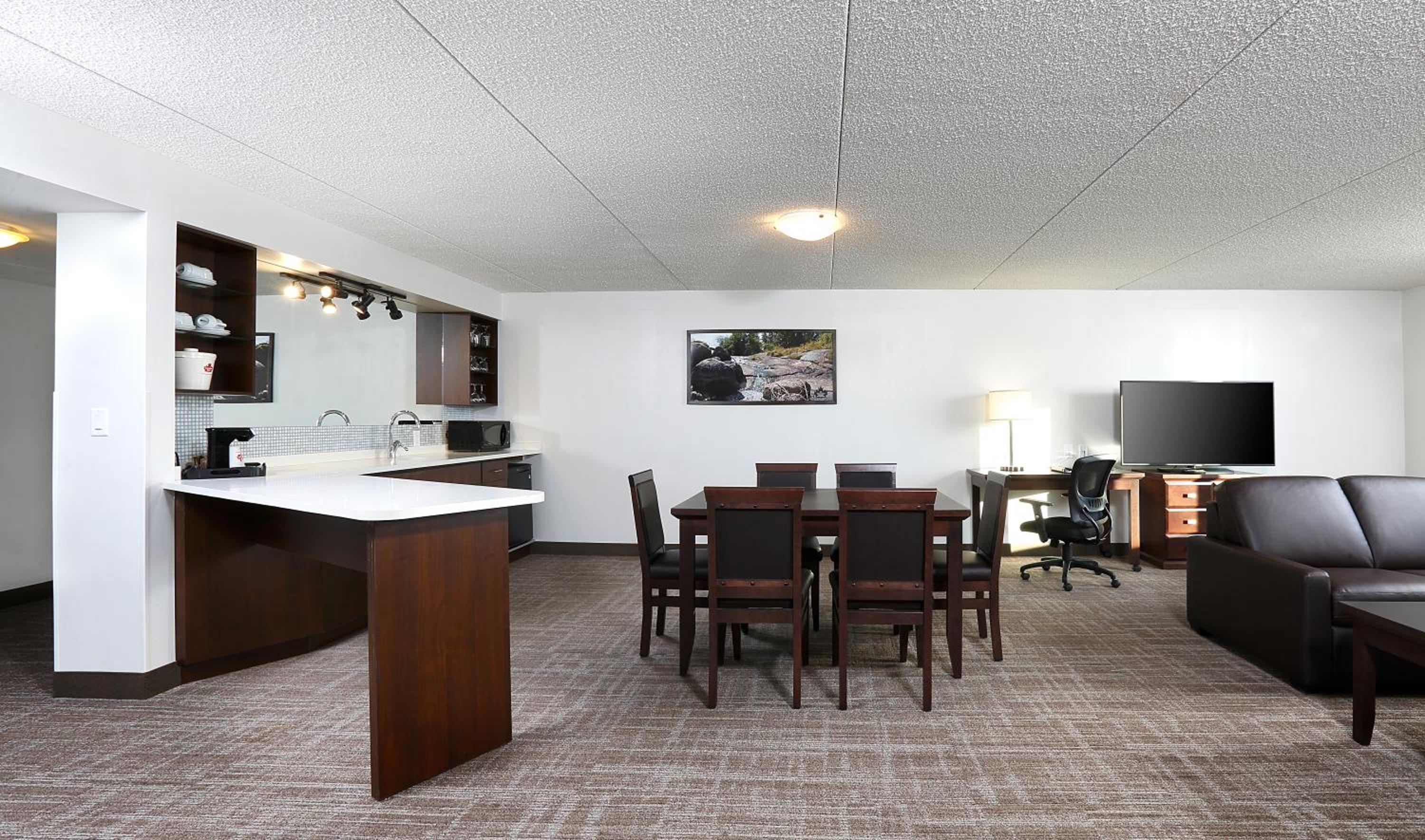 Suite With Hot Tub